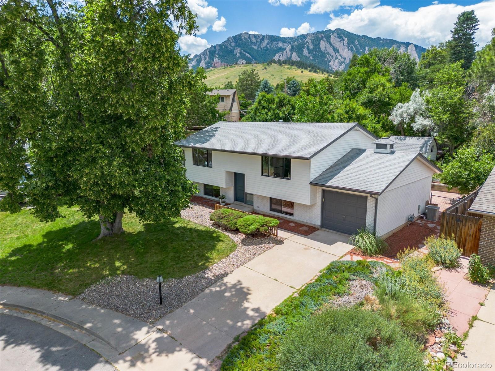 2830  Duke Circle, boulder MLS: 4311559 Beds: 4 Baths: 3 Price: $1,375,000