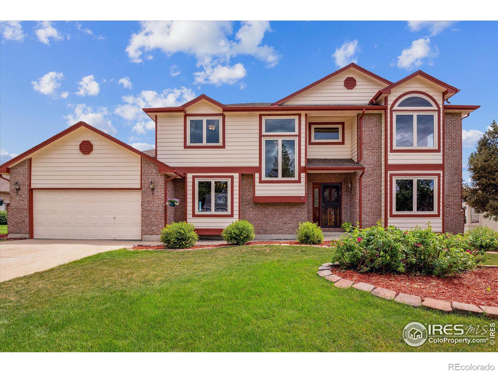 353  Columbine Avenue, broomfield MLS: 4567891013190 Beds: 5 Baths: 4 Price: $900,000