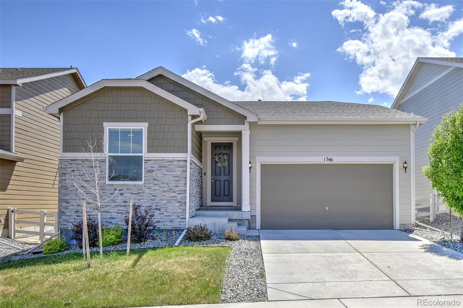 1746  Cade Avenue, castle rock MLS: 2827652 Beds: 3 Baths: 2 Price: $565,000