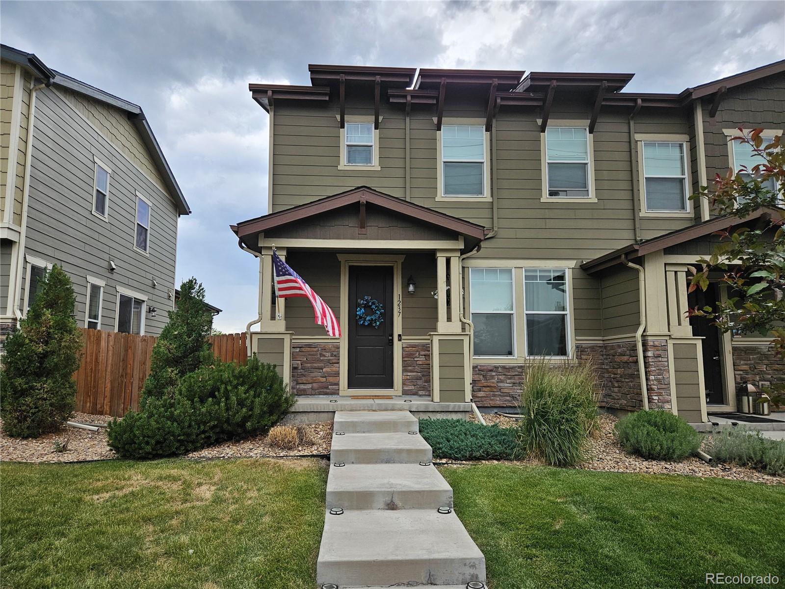 1237 S Dayton Street, denver MLS: 4117522 Beds: 3 Baths: 3 Price: $559,900