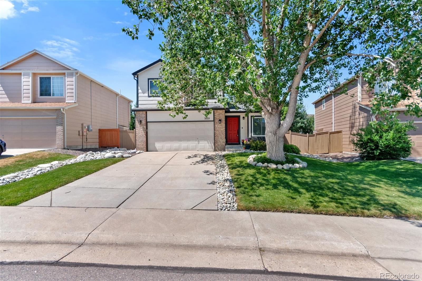 3225  Blue Grass Court, castle rock MLS: 8260769 Beds: 5 Baths: 4 Price: $599,000