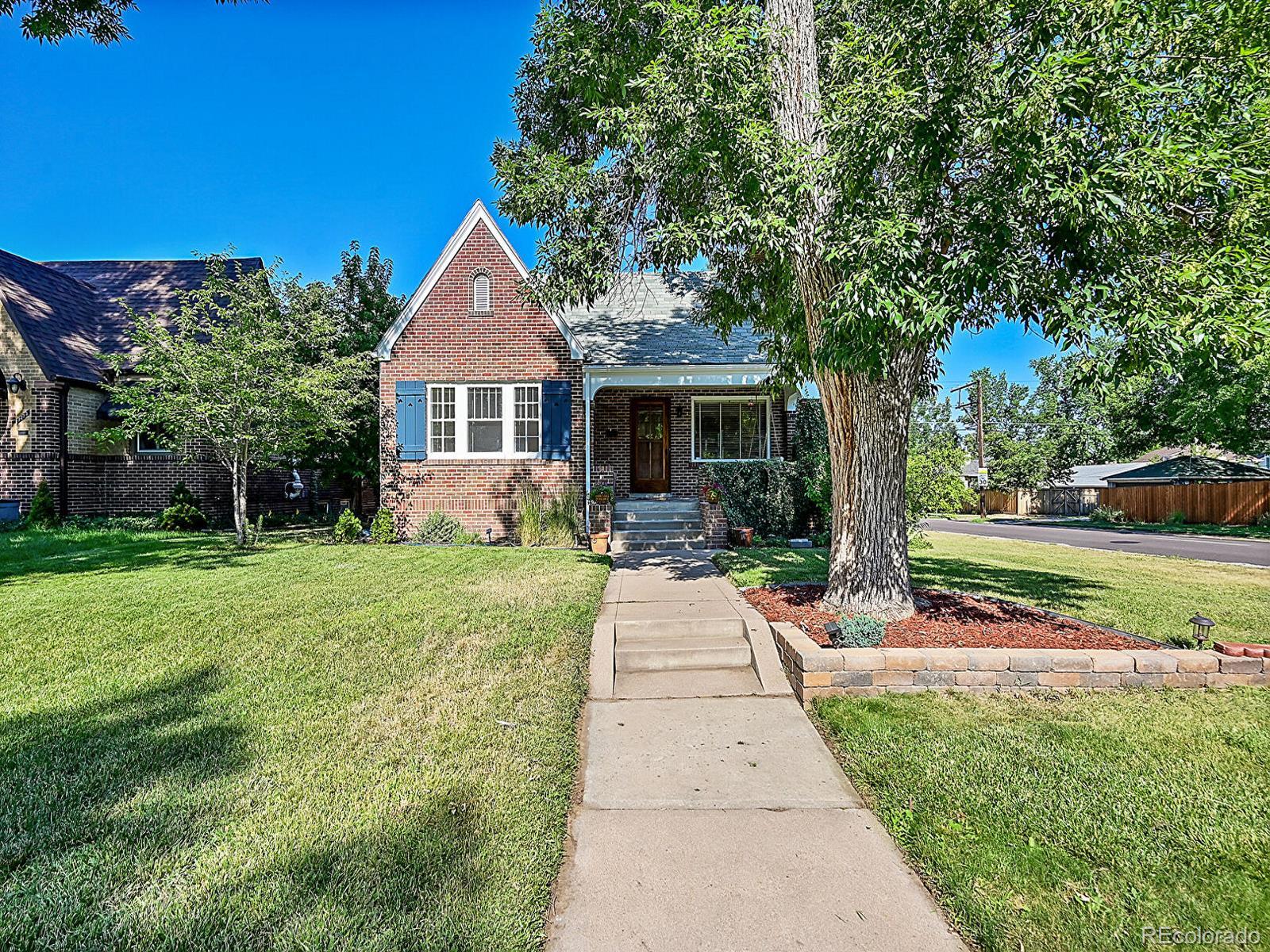 1283  Newport Street, denver MLS: 5332371 Beds: 4 Baths: 2 Price: $740,000