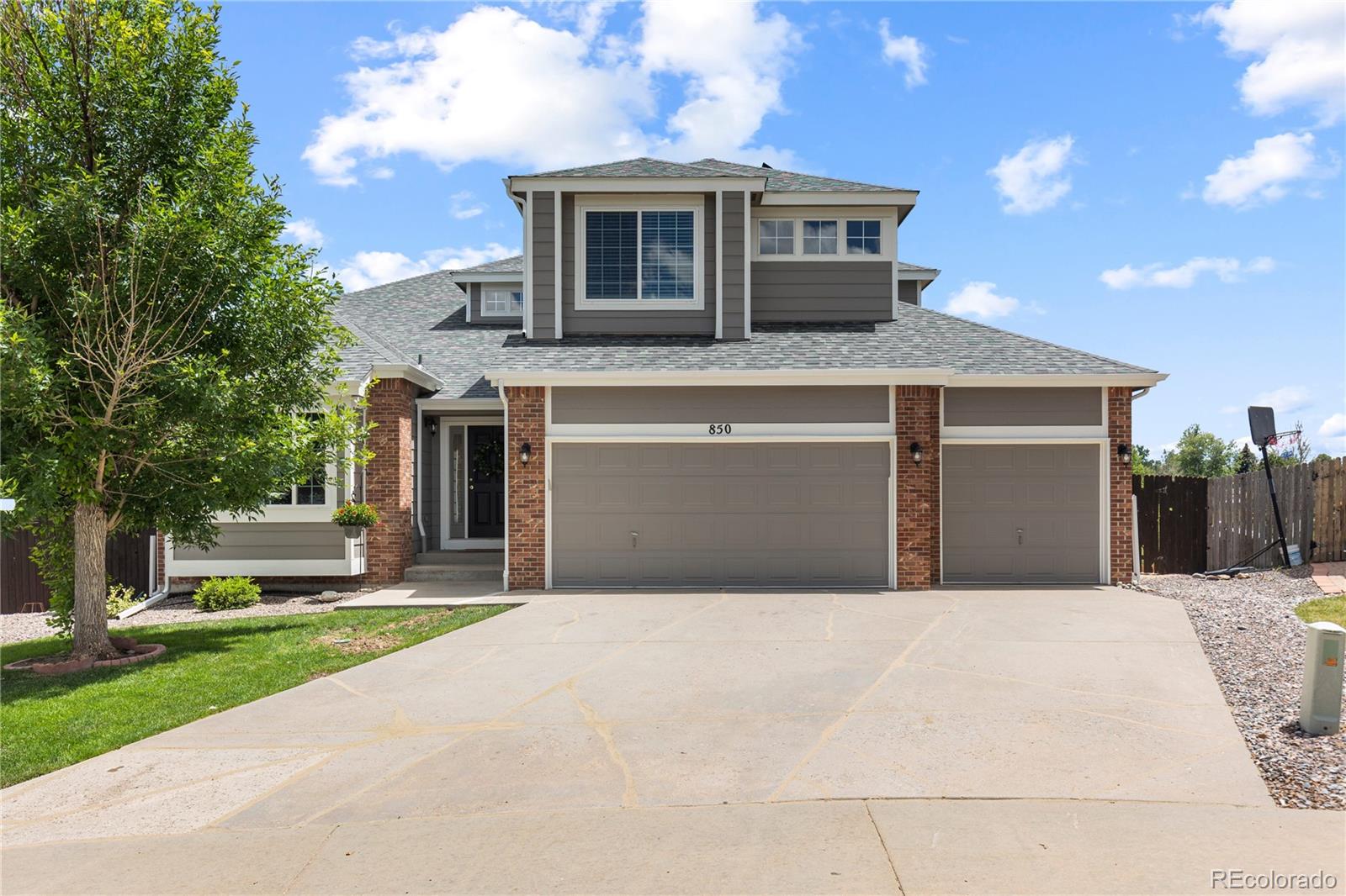 850  Sundown Drive, castle rock MLS: 7217762 Beds: 4 Baths: 4 Price: $670,000