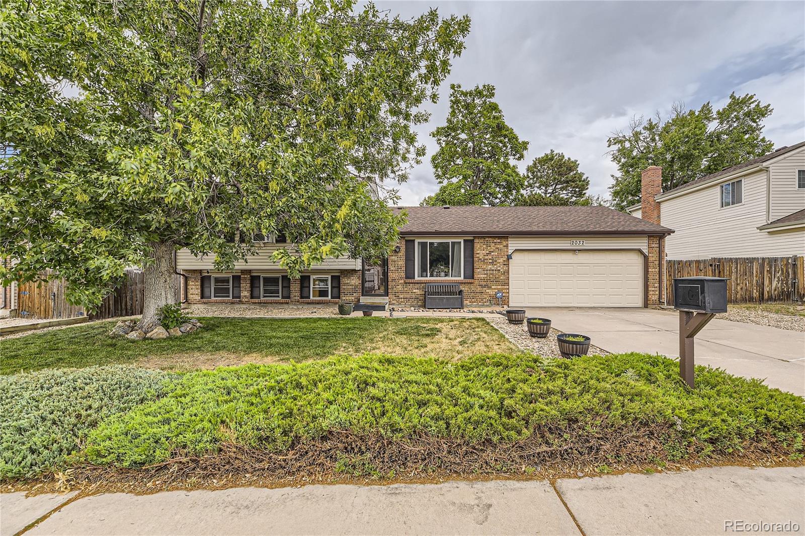 2032 S Eagle Court, aurora MLS: 2525956 Beds: 4 Baths: 2 Price: $450,000