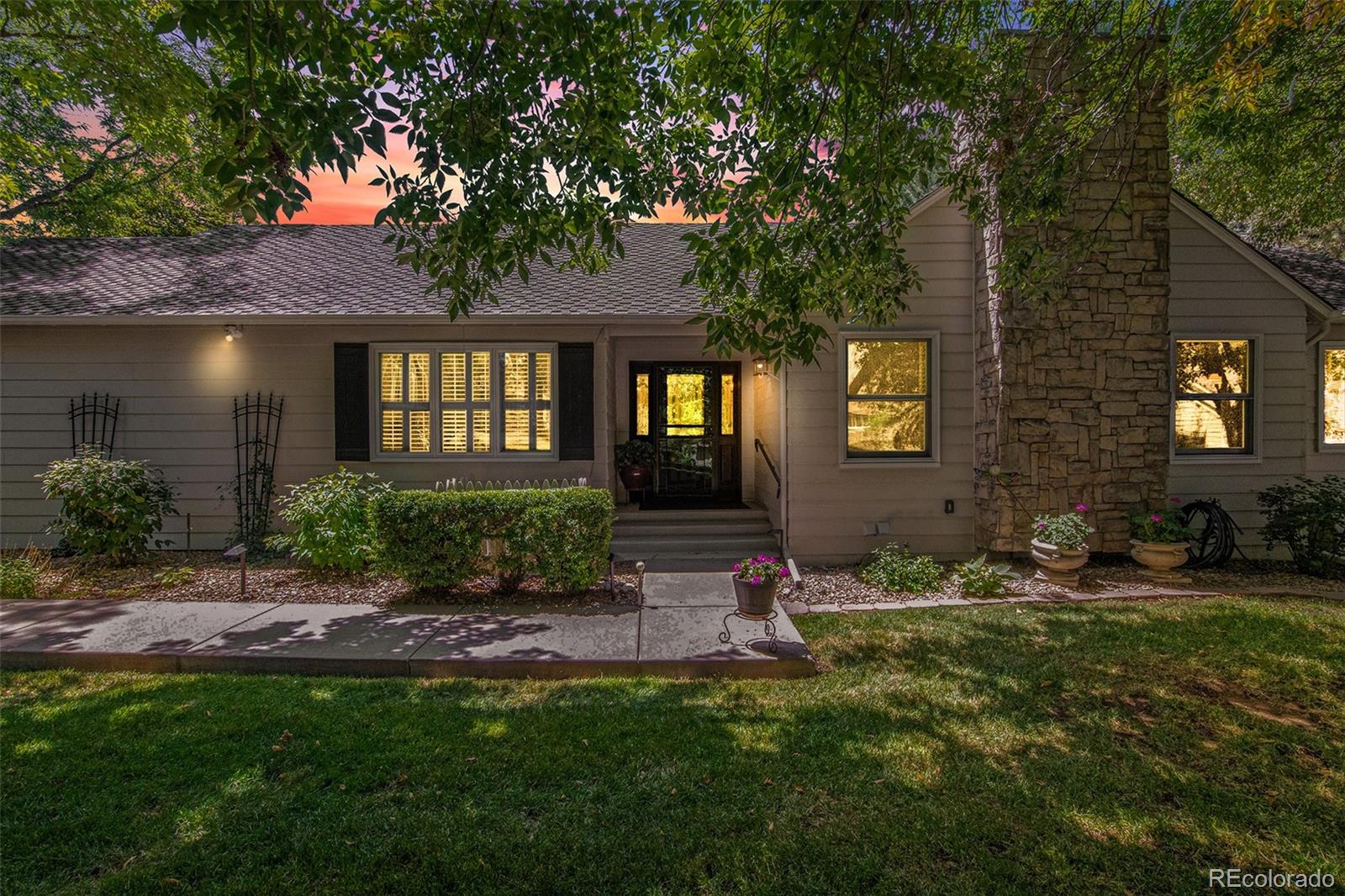 8505 E Temple Drive, denver MLS: 8143426 Beds: 3 Baths: 3 Price: $800,000