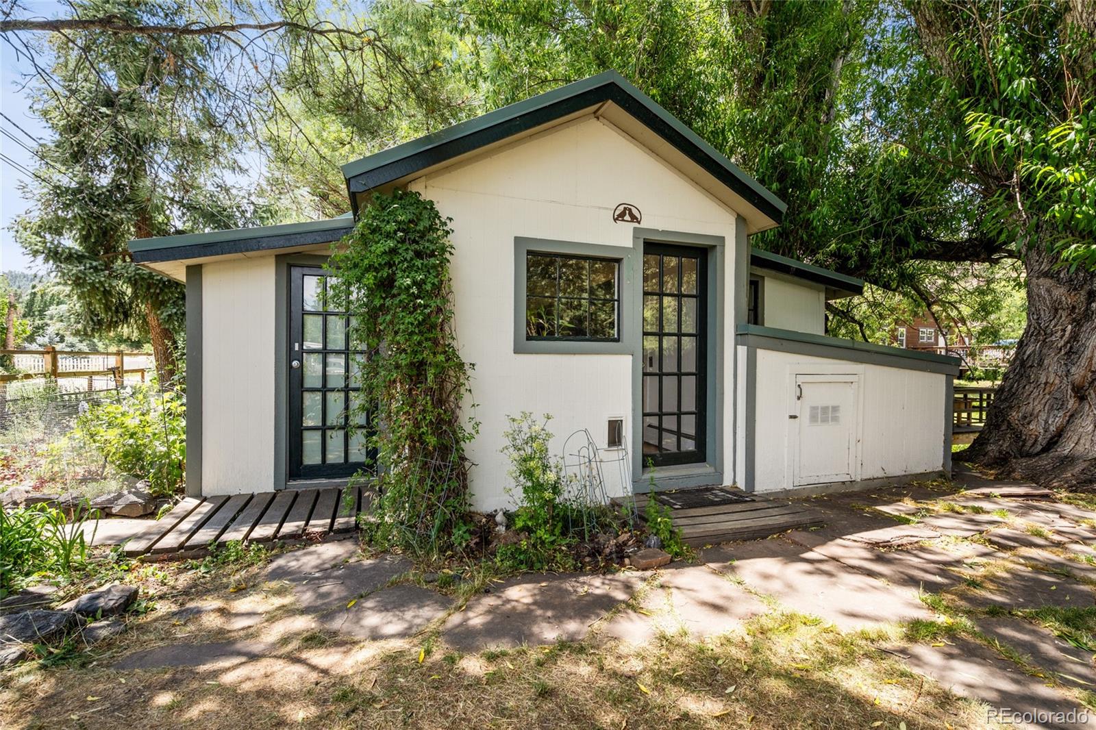 26285 columbine trail, Kittredge sold home. Closed on 2024-08-16 for $460,000.