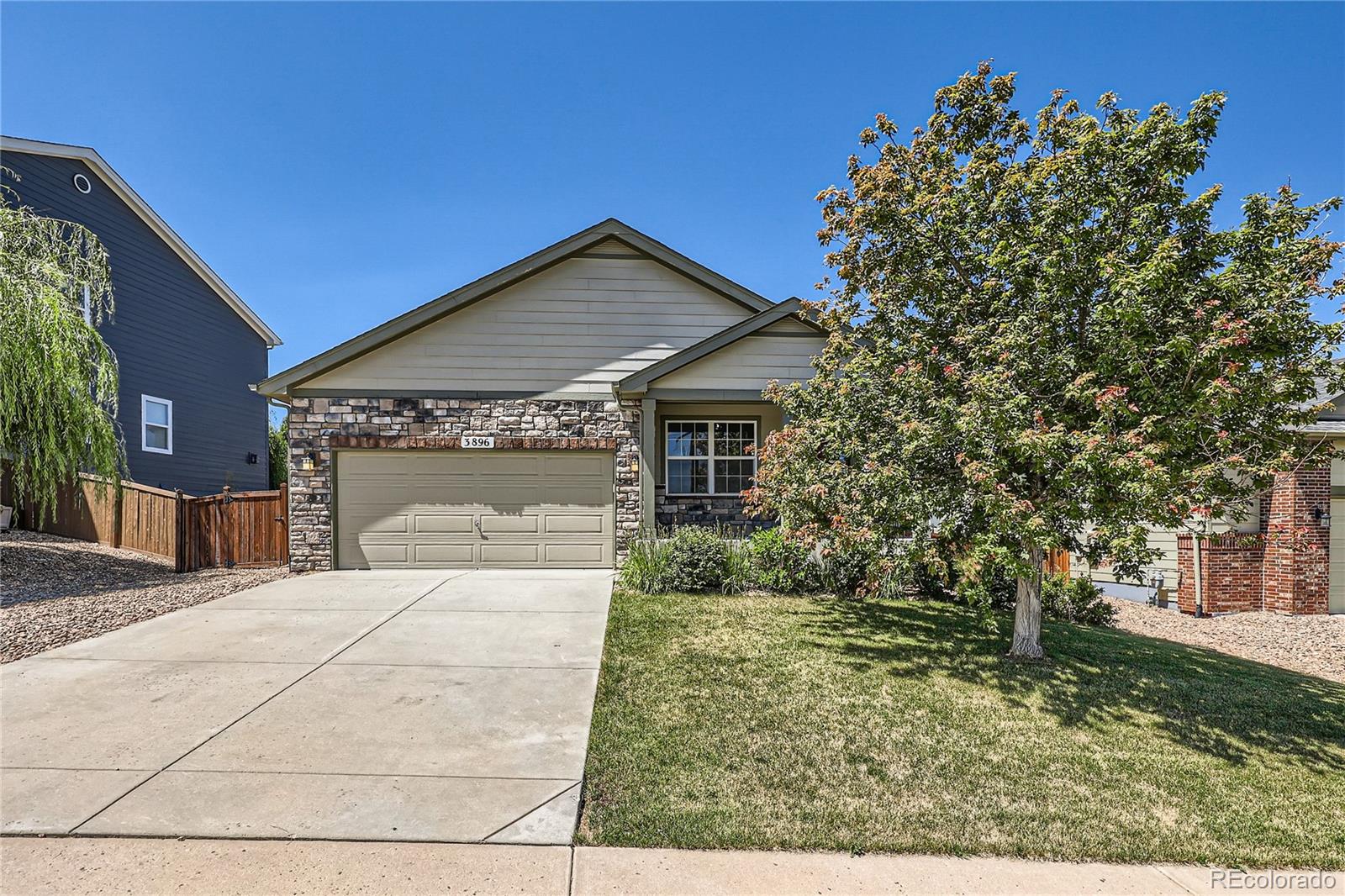 3896  Brush Road, castle rock MLS: 4171003 Beds: 2 Baths: 2 Price: $549,000