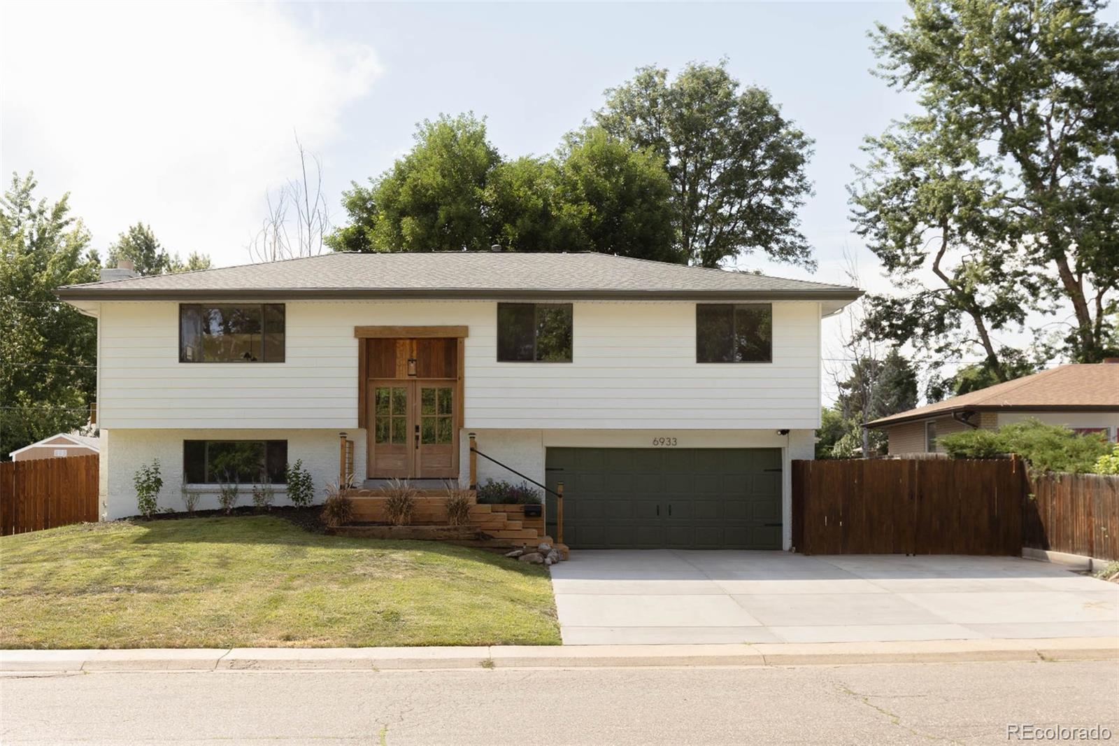 6933  oak way, Arvada sold home. Closed on 2024-08-09 for $810,000.