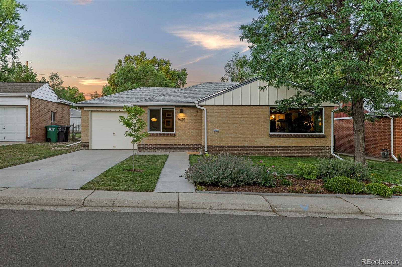 1420 S Bellaire Street, denver MLS: 8429967 Beds: 2 Baths: 1 Price: $524,000