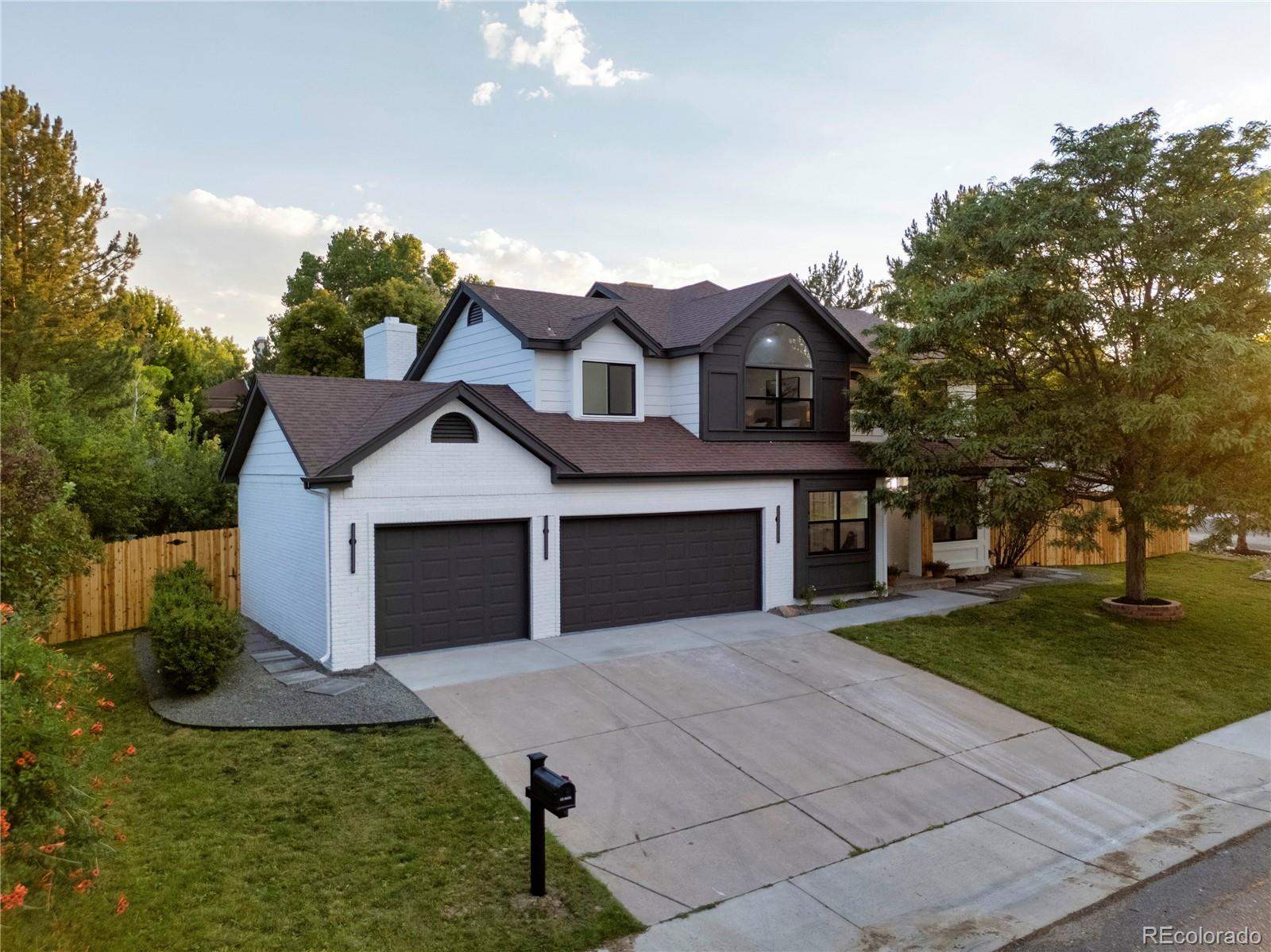 8298 W Morraine Drive, littleton MLS: 2664873 Beds: 5 Baths: 3 Price: $1,039,000