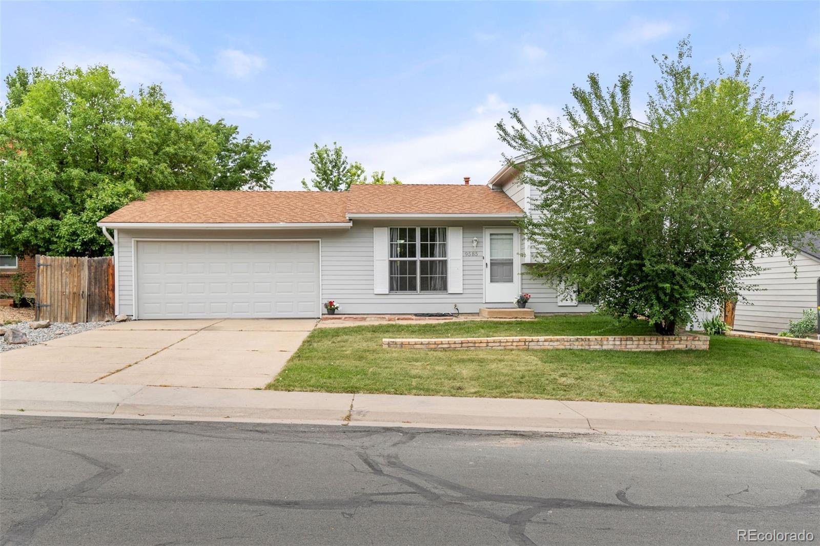 9585  Flower Street, broomfield MLS: 4328318 Beds: 3 Baths: 2 Price: $499,000