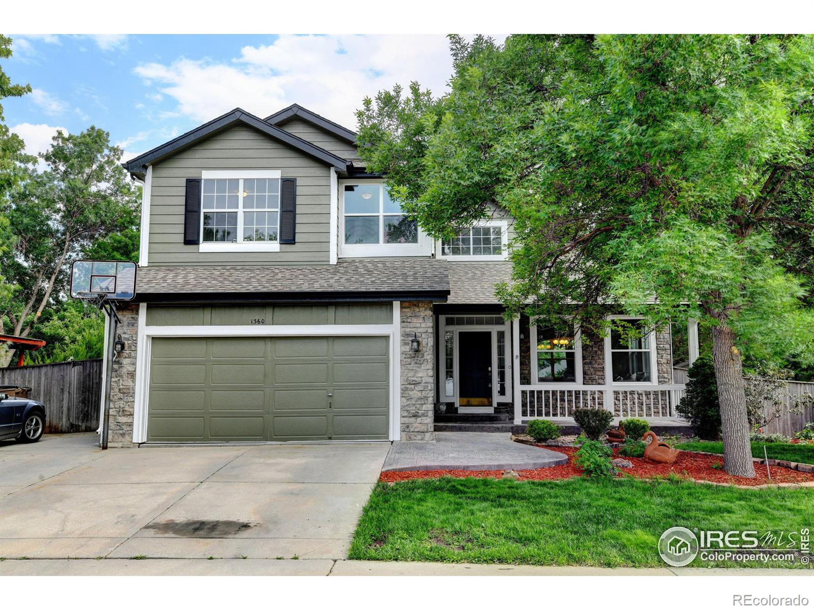 1360  Snowberry Lane, broomfield MLS: 4567891014217 Beds: 3 Baths: 4 Price: $750,000