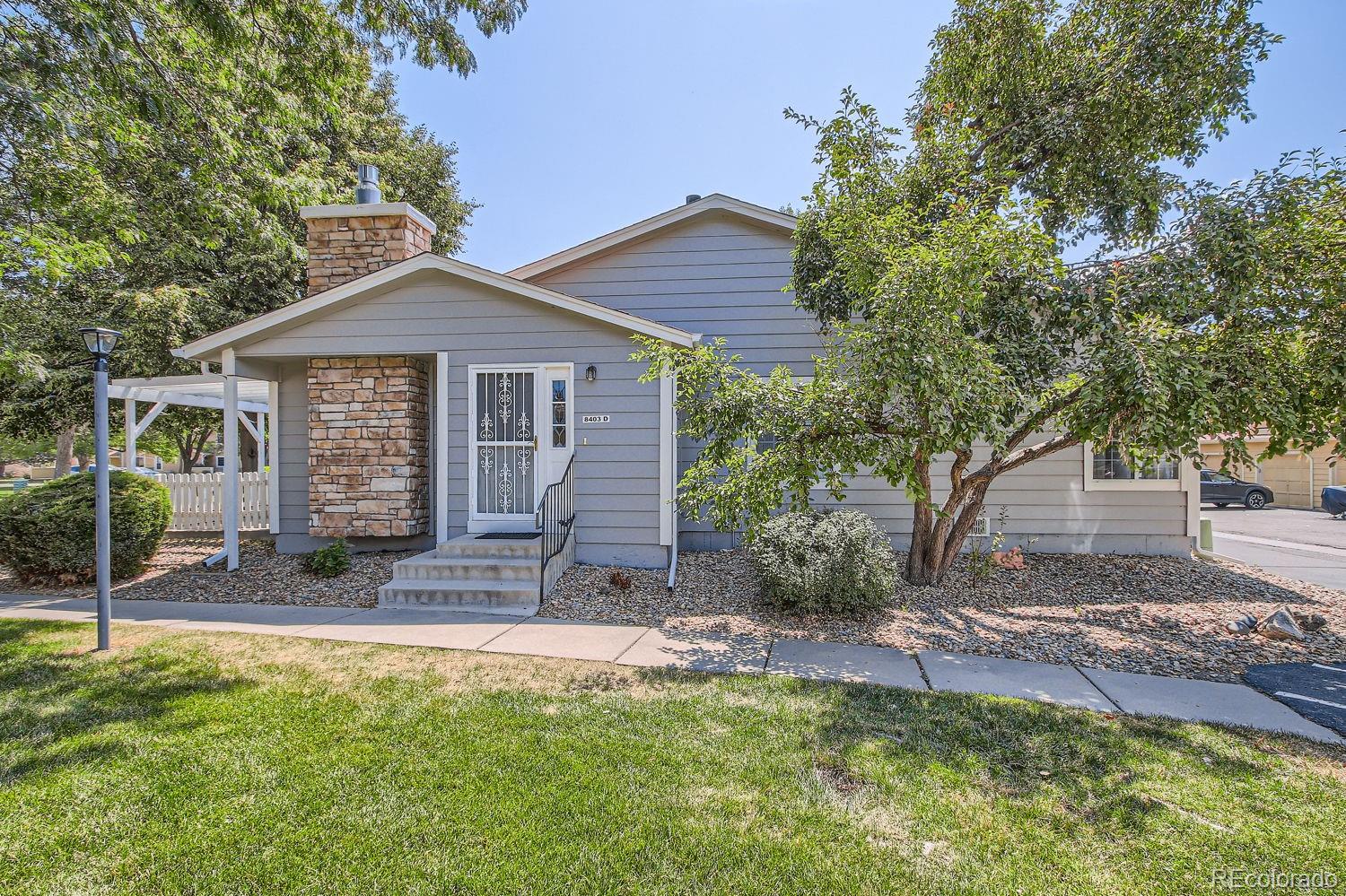 8403  everett way, Arvada sold home. Closed on 2024-08-27 for $395,000.