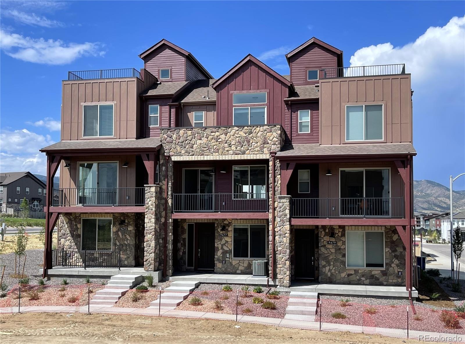 9677  Browns Peak Circle , Littleton  MLS: 6931132 Beds: 3 Baths: 4 Price: $599,990