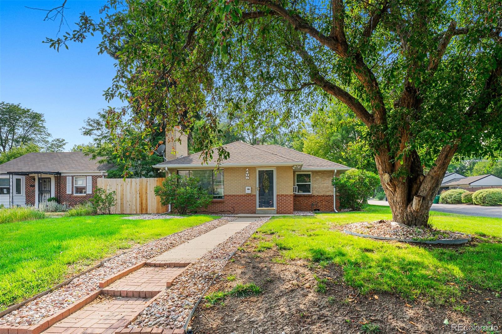 1195  Poplar Street, denver MLS: 5121492 Beds: 3 Baths: 2 Price: $675,000