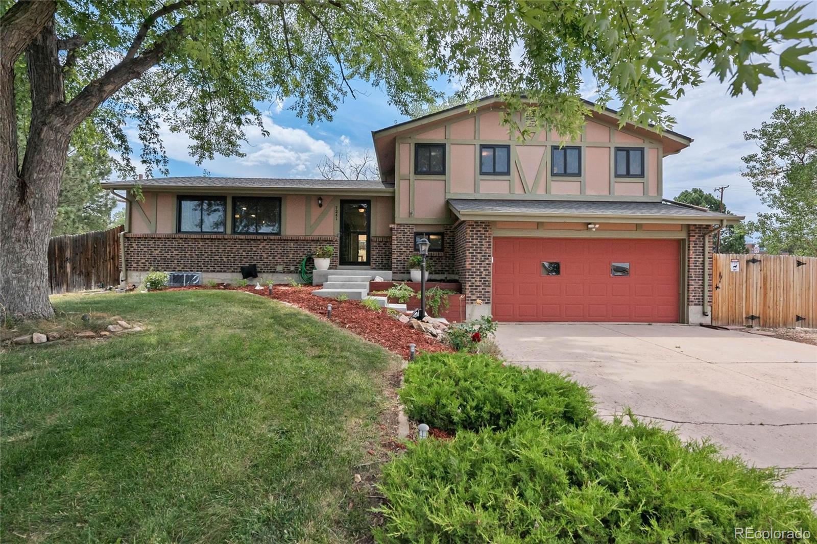 7241  Otis Court, arvada MLS: 9890027 Beds: 3 Baths: 3 Price: $600,000