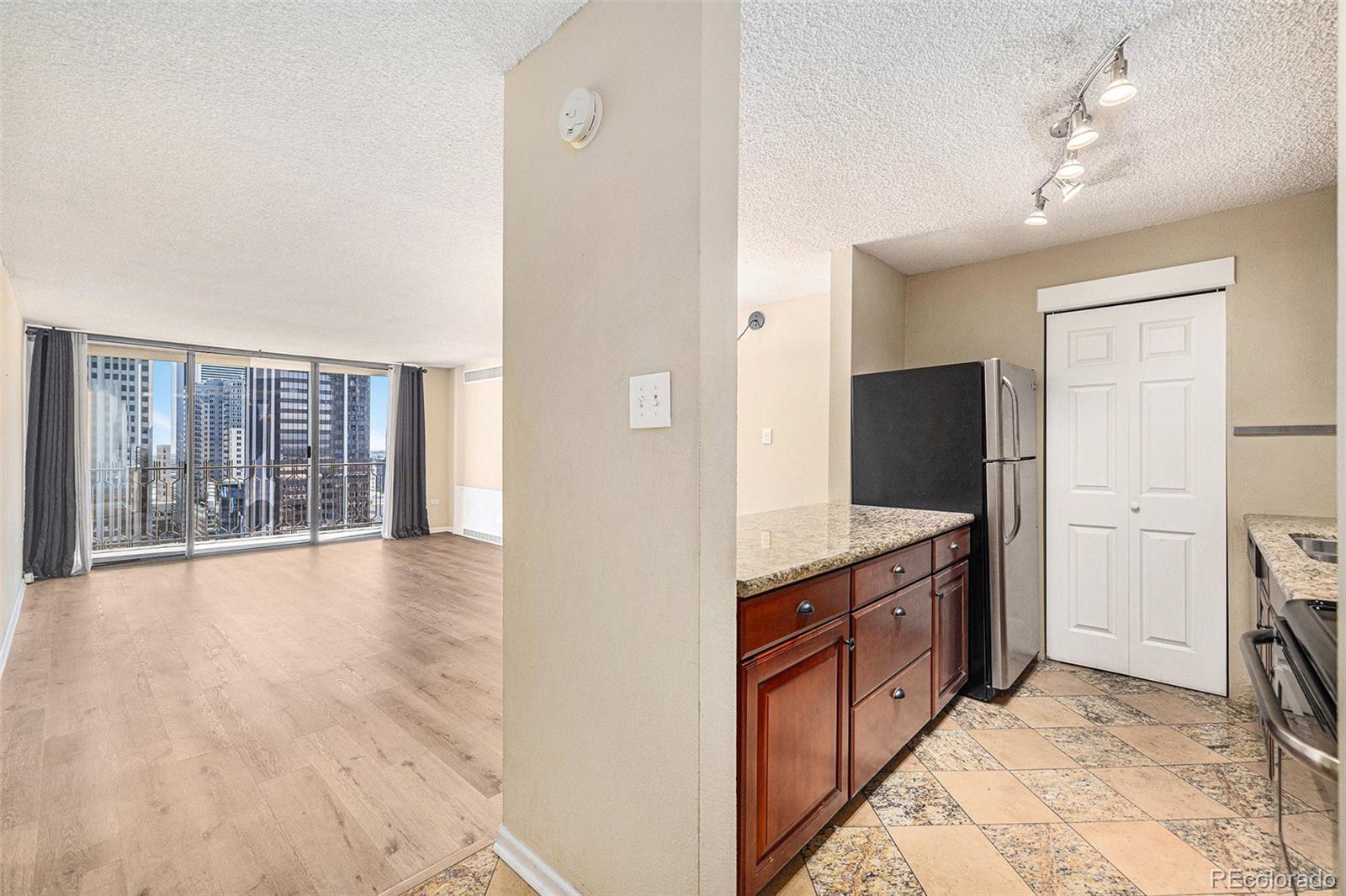 1020  15th Street 22J, Denver  MLS: 9424961 Beds: 2 Baths: 2 Price: $395,000