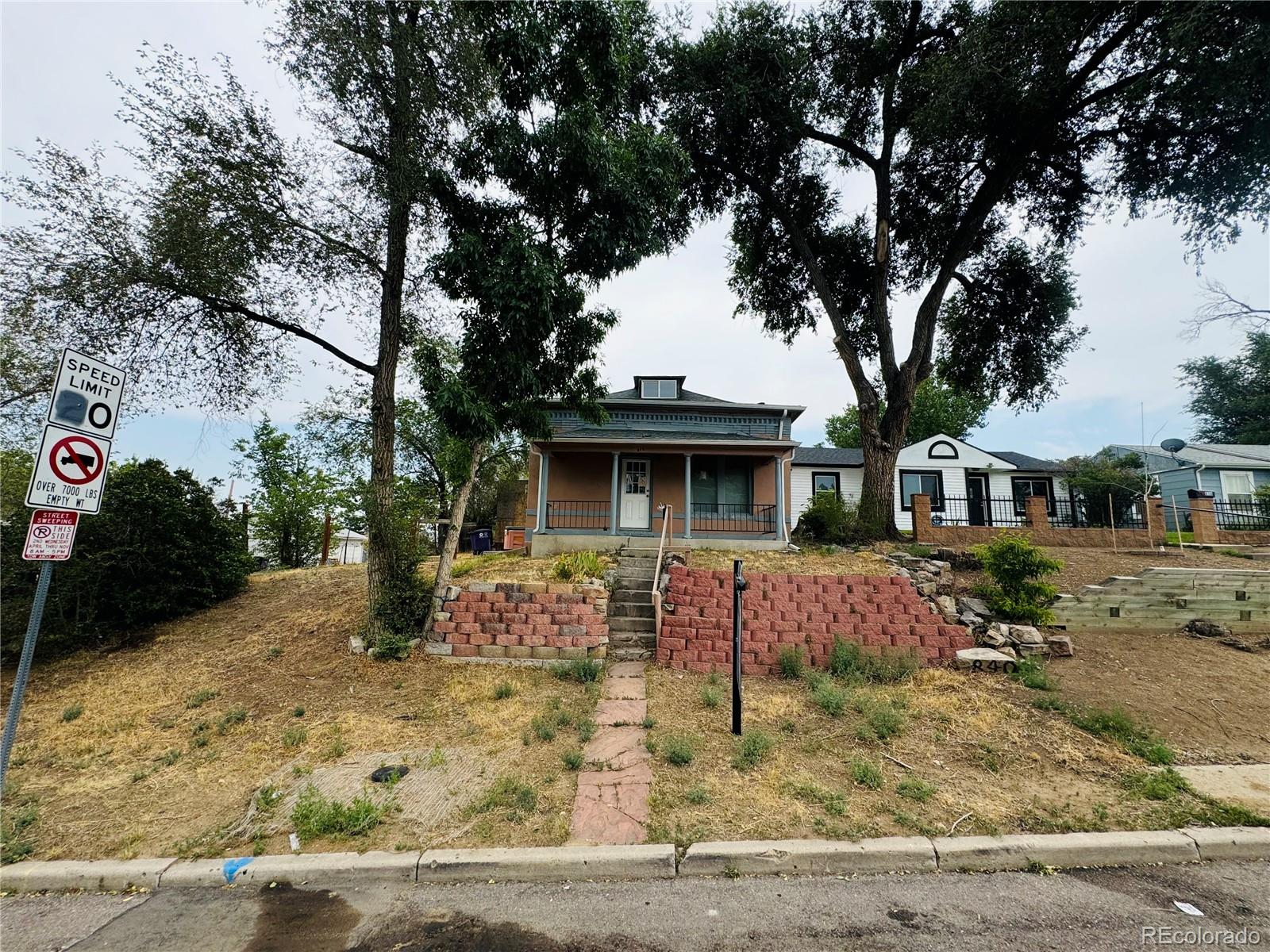 840  Linley Court, denver MLS: 1758285 Beds: 4 Baths: 2 Price: $295,000