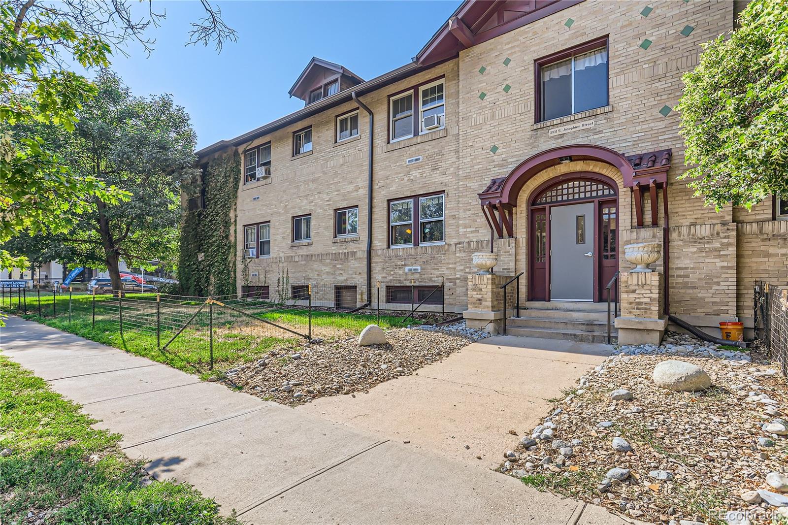 2101 s josephine street, Denver sold home. Closed on 2024-09-12 for $220,000.