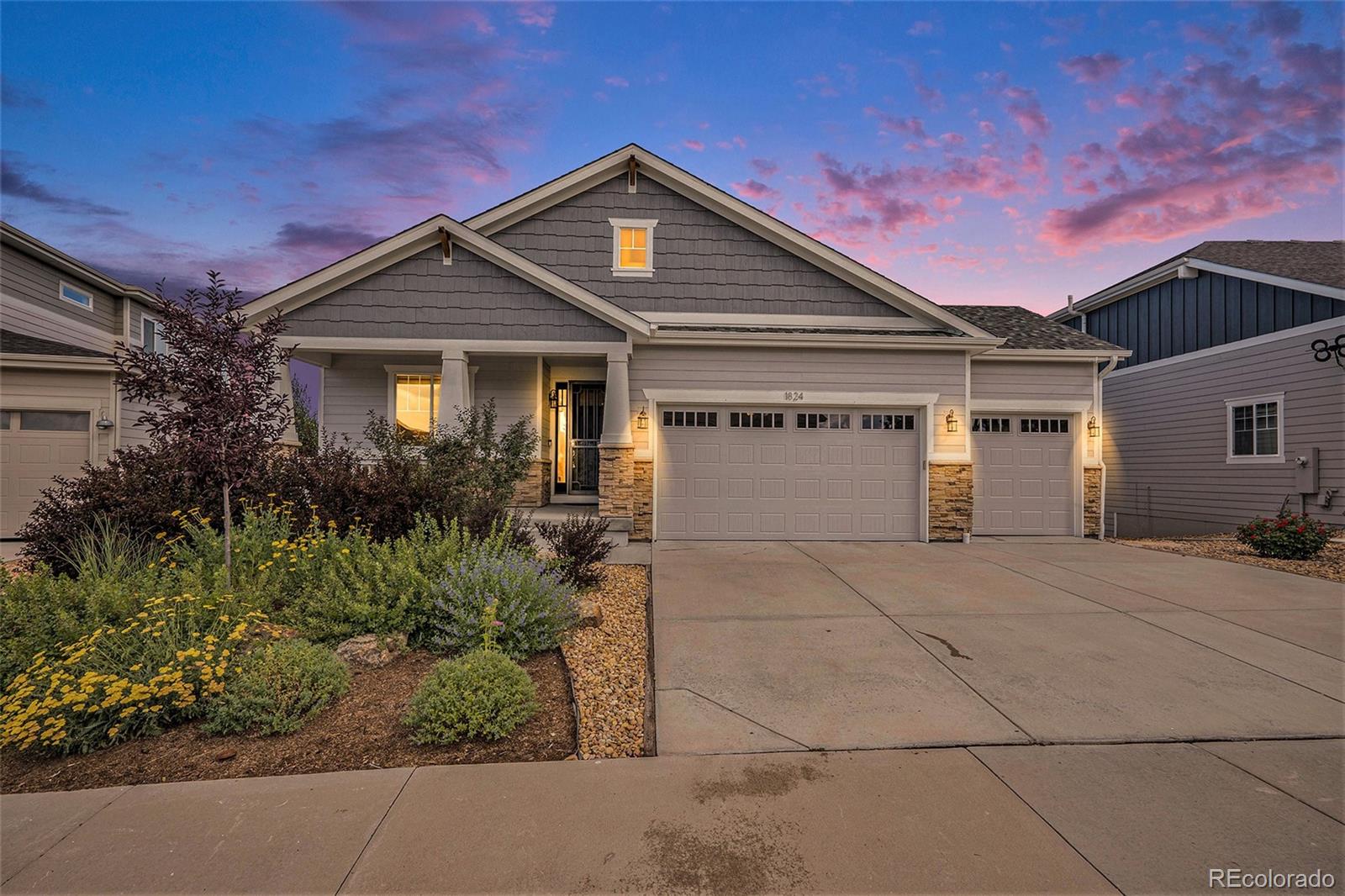 1824  Diamond Head Drive, castle rock MLS: 9274211 Beds: 3 Baths: 3 Price: $850,000