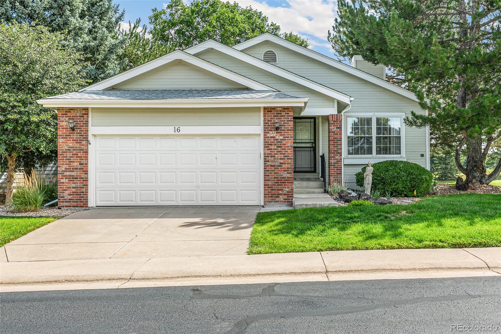 16  canongate lane, Highlands Ranch sold home. Closed on 2024-10-03 for $925,000.