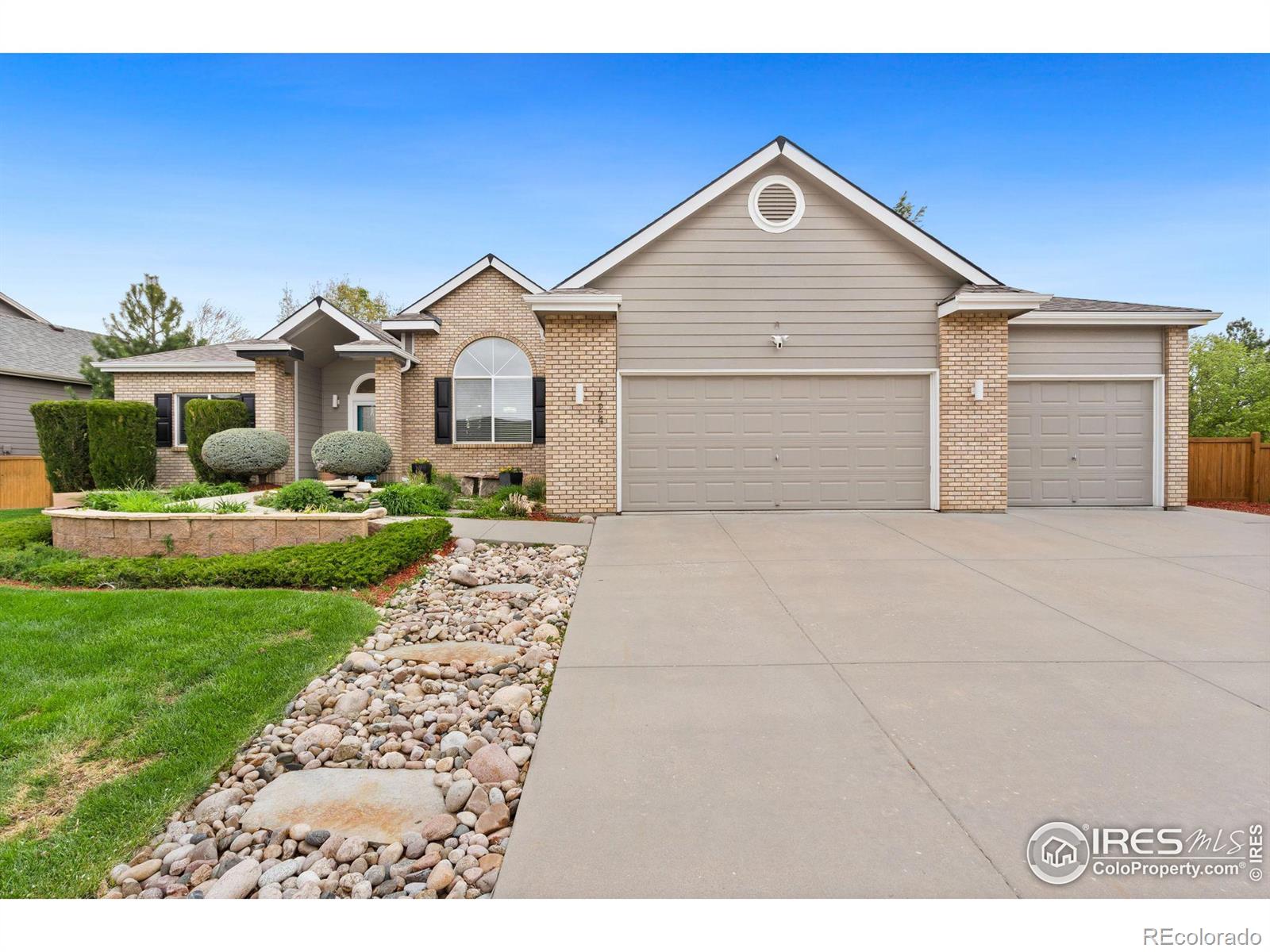 724  Parliament Court, fort collins MLS: 4567891014956 Beds: 5 Baths: 4 Price: $879,000