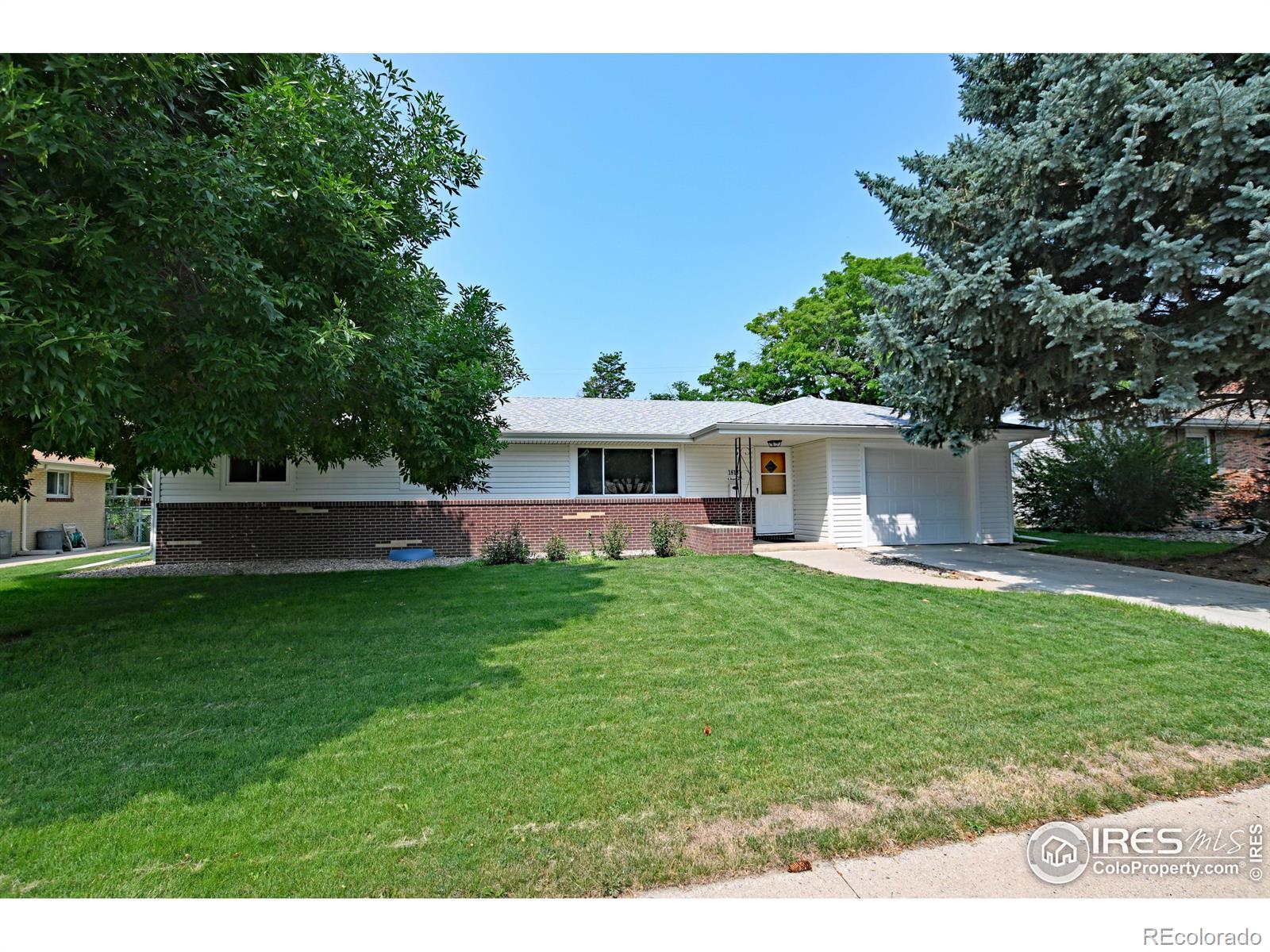 1813  Chama Avenue, loveland MLS: 4567891015182 Beds: 4 Baths: 2 Price: $415,000