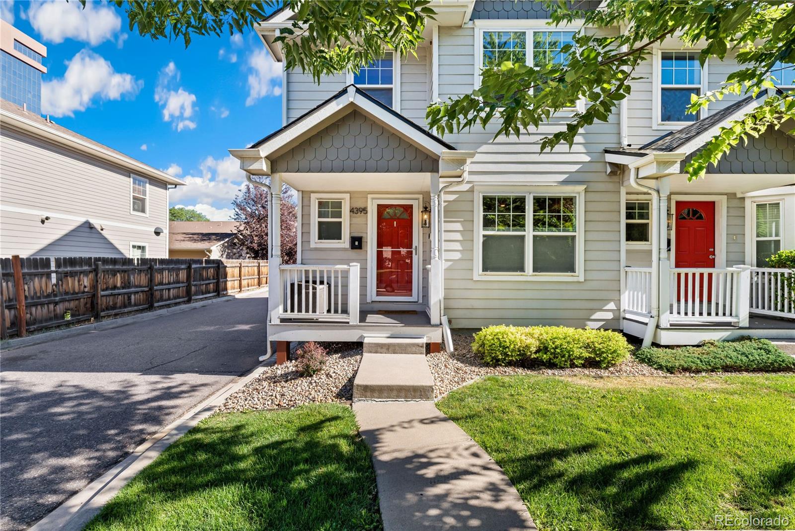 4395 e jewell avenue, Denver sold home. Closed on 2024-10-25 for $414,900.