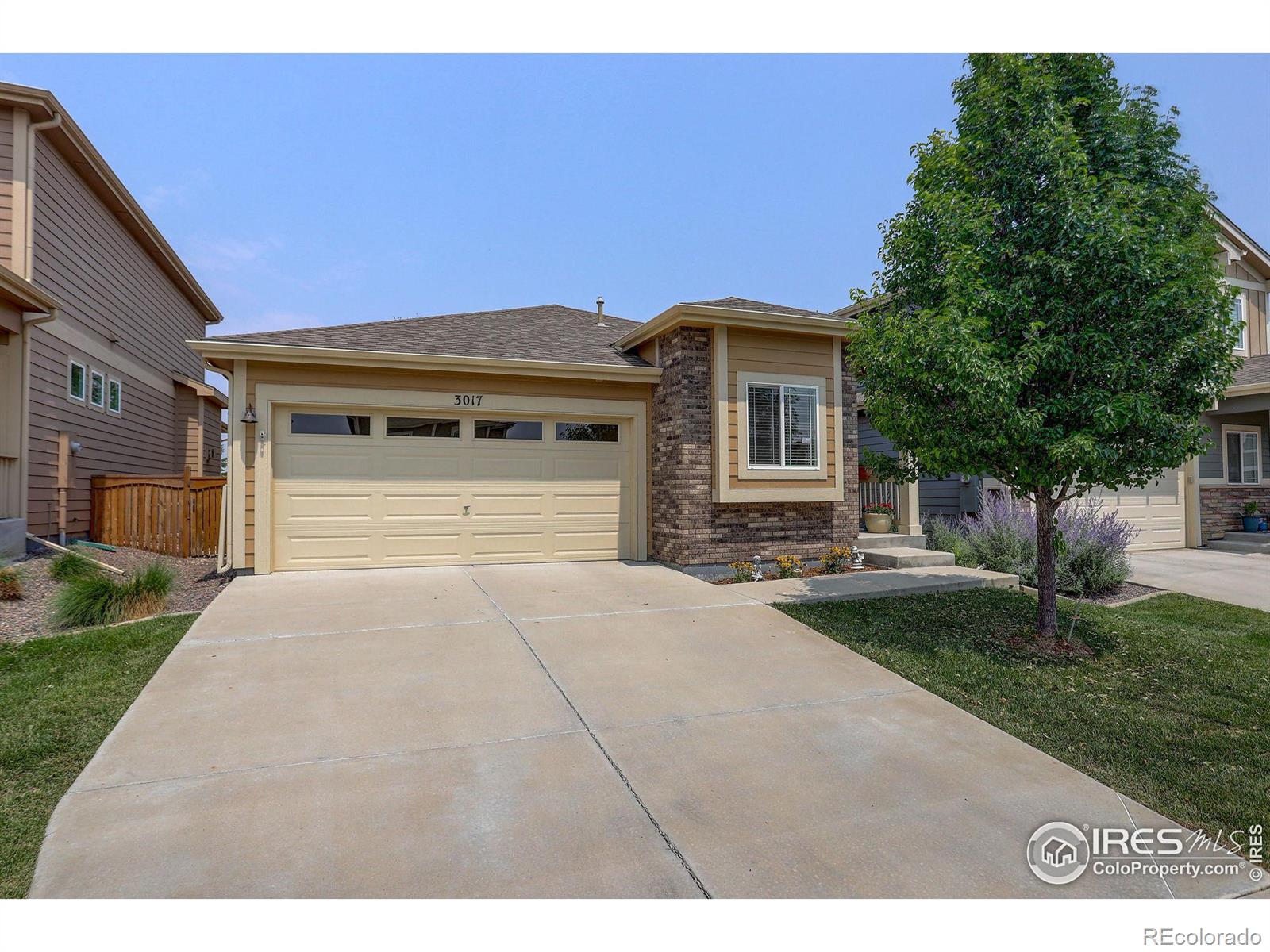 3017  Carney Street, loveland MLS: 4567891015222 Beds: 2 Baths: 2 Price: $460,000