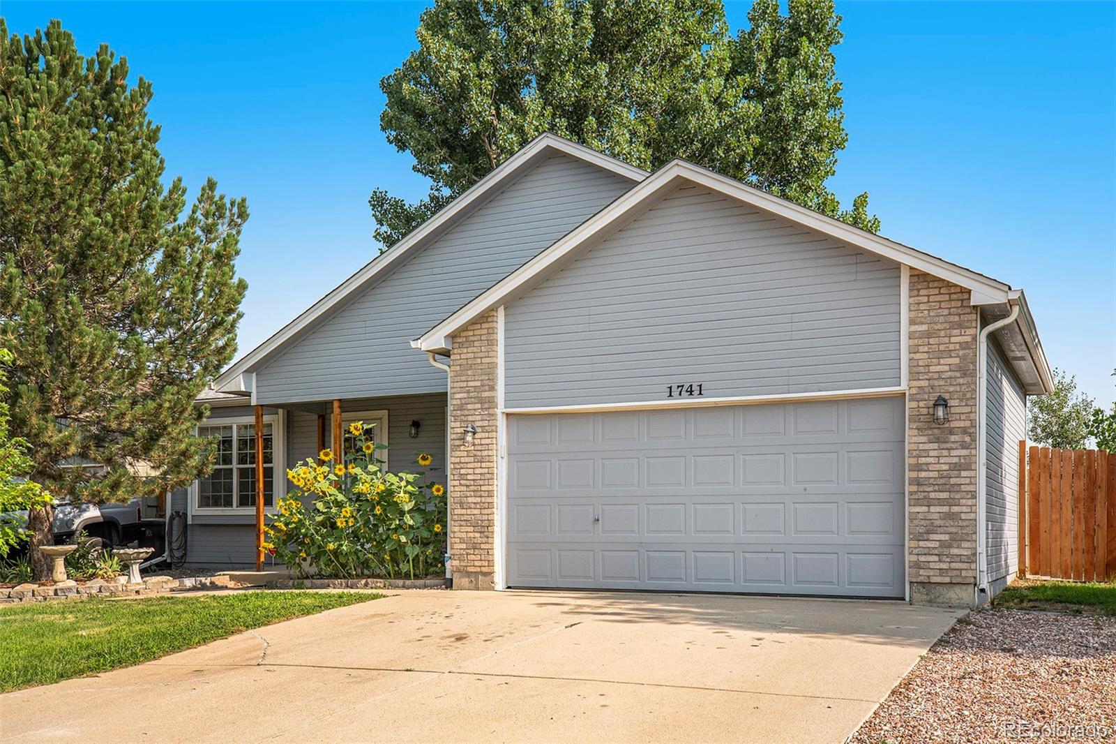 1741  Oak Street, fort lupton MLS: 4133008 Beds: 4 Baths: 3 Price: $450,000
