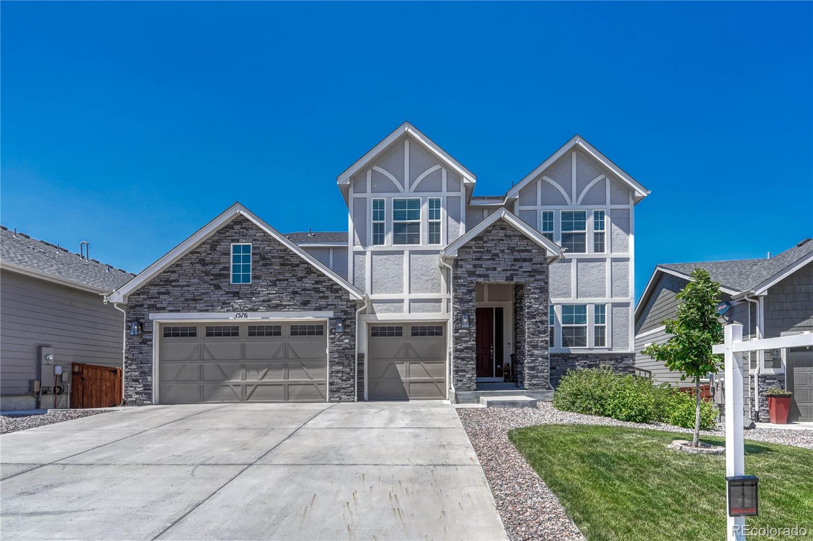 1576  Gentle Rain Drive, castle rock MLS: 5149178 Beds: 5 Baths: 5 Price: $1,150,000