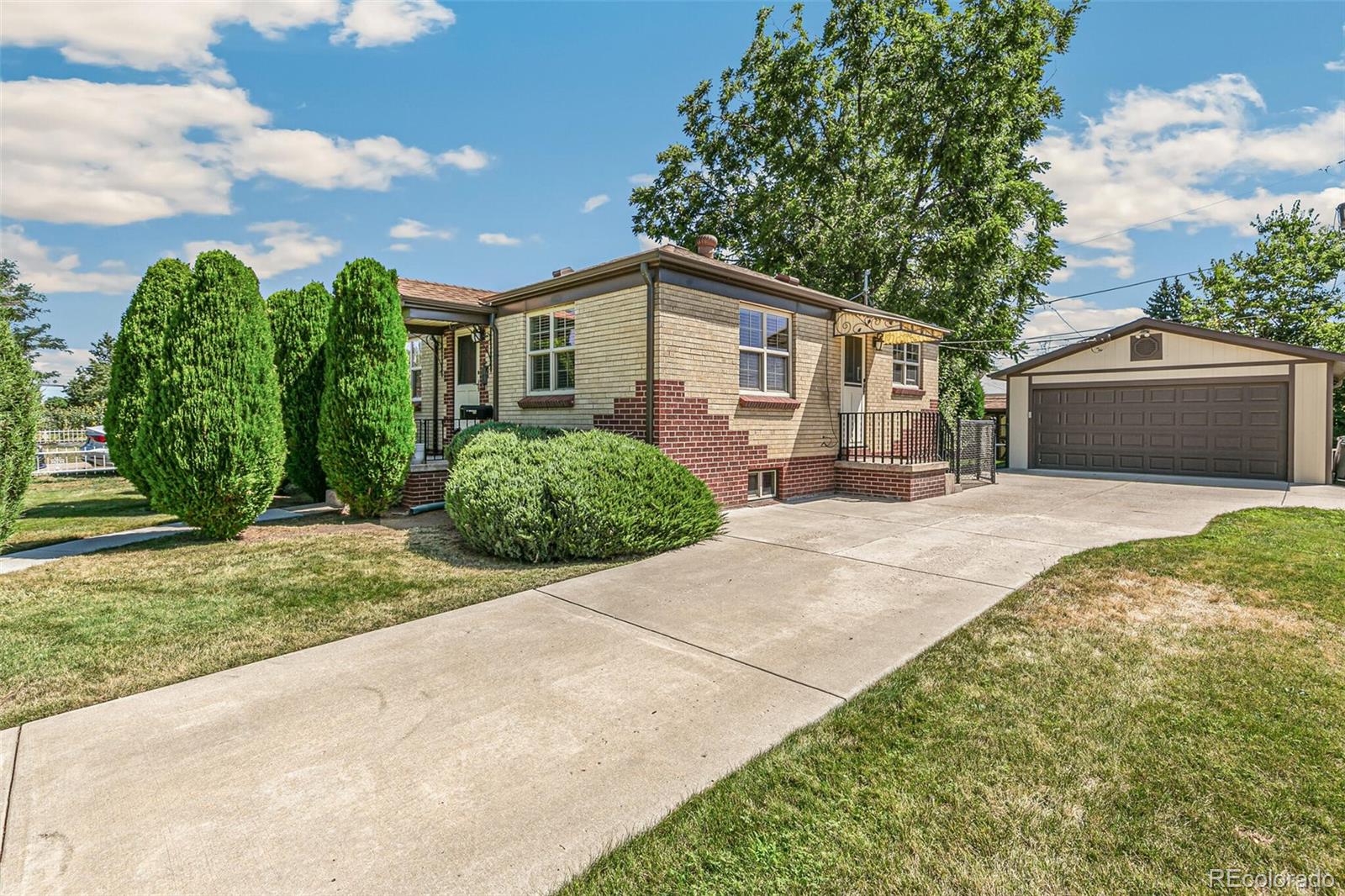 1340 s beach court, Denver sold home. Closed on 2024-08-30 for $469,000.