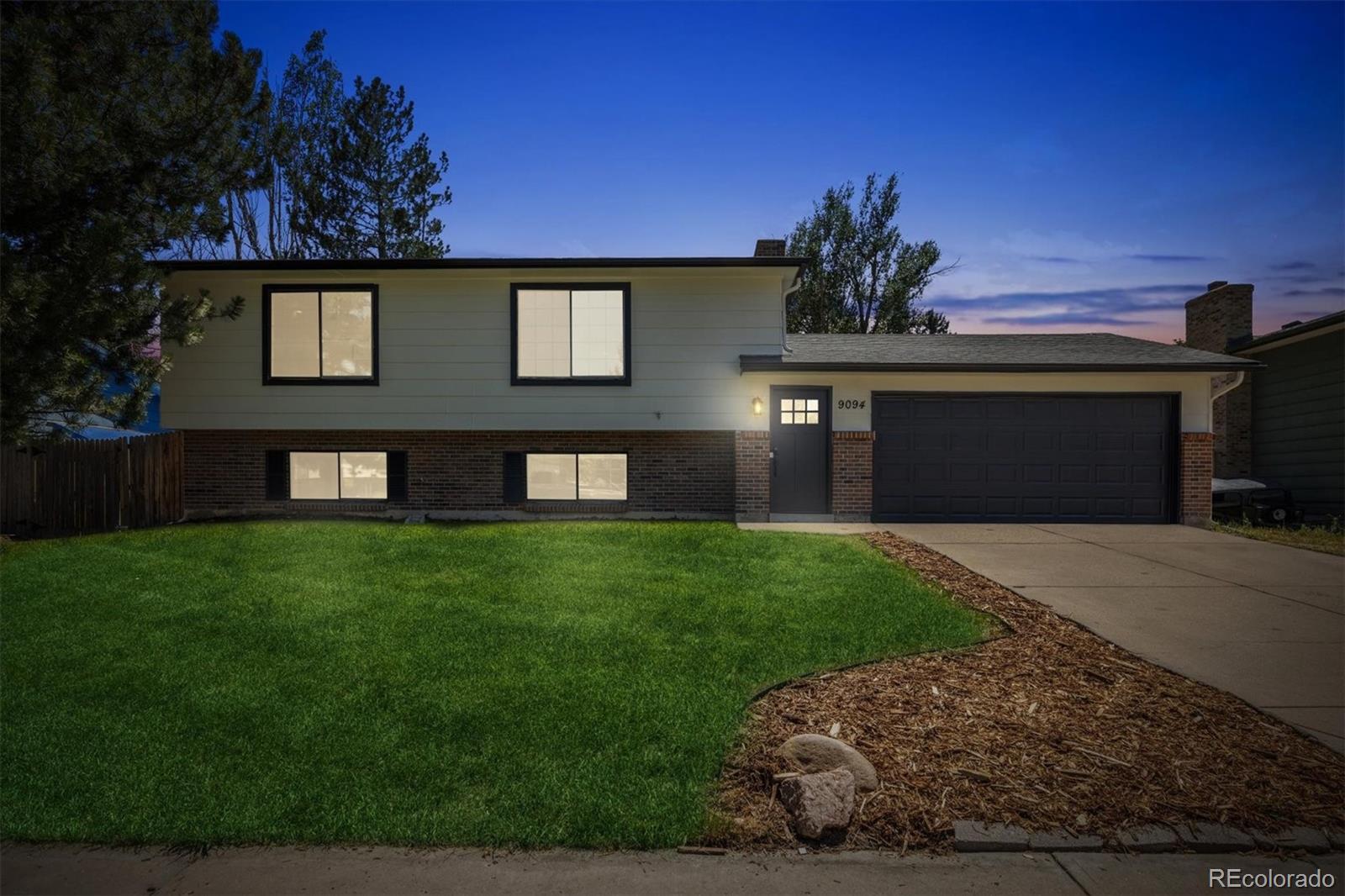 9094 W Union Avenue, littleton MLS: 9160442 Beds: 4 Baths: 2 Price: $574,987