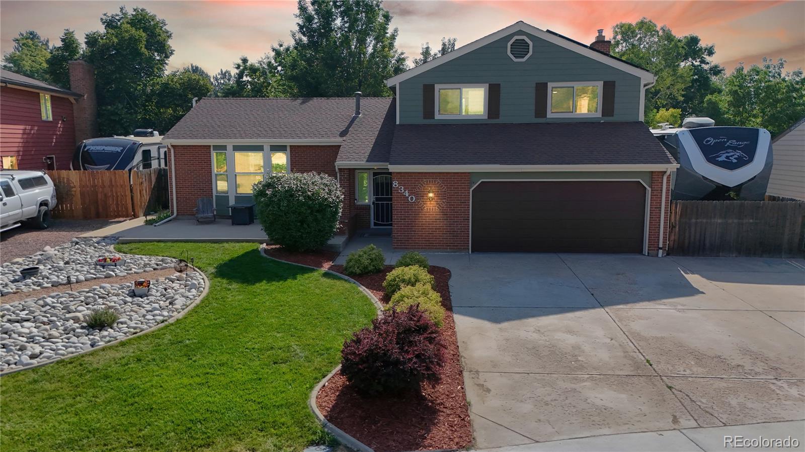 8340  Garland Drive, arvada MLS: 6563568 Beds: 3 Baths: 3 Price: $700,000