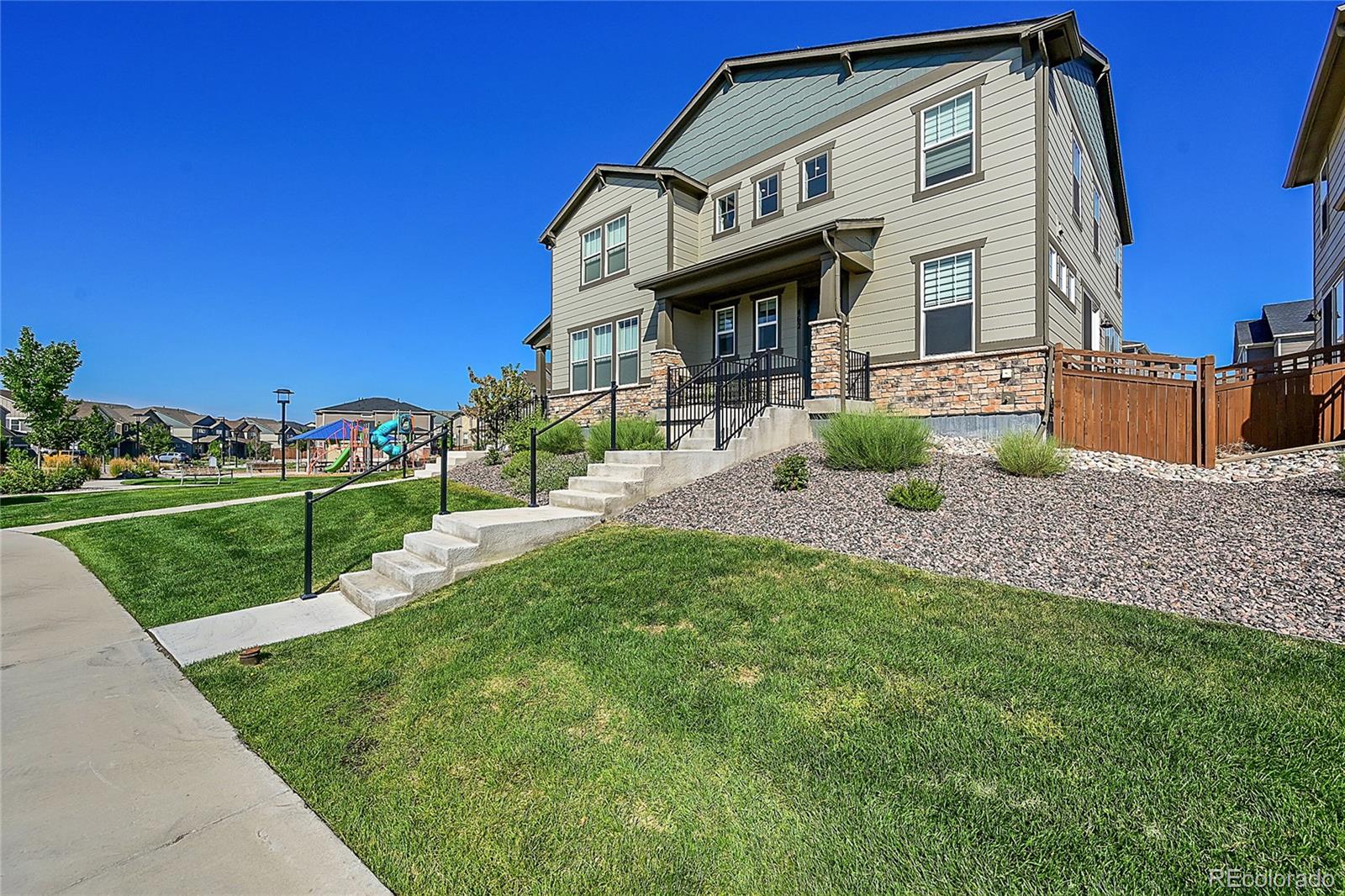 462  Brailsford Court, castle pines MLS: 2796762 Beds: 3 Baths: 3 Price: $599,000