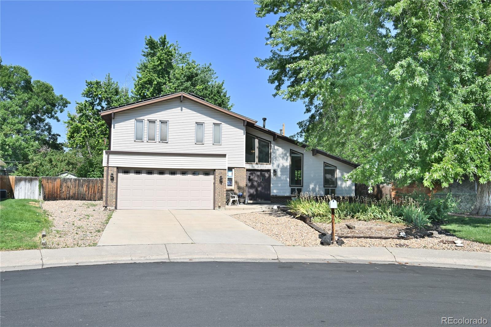 971 s holland court, Lakewood sold home. Closed on 2024-09-27 for $545,000.