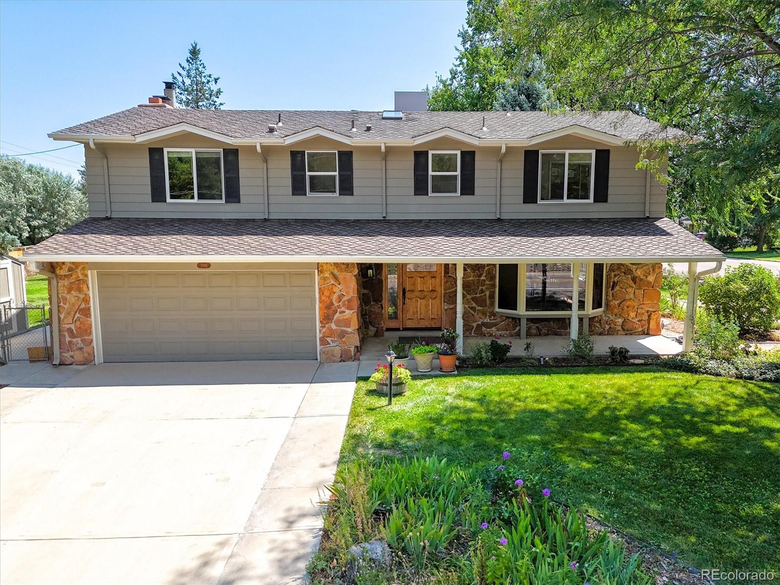 7096 S Kendall Boulevard, littleton MLS: 3327372 Beds: 5 Baths: 4 Price: $769,900