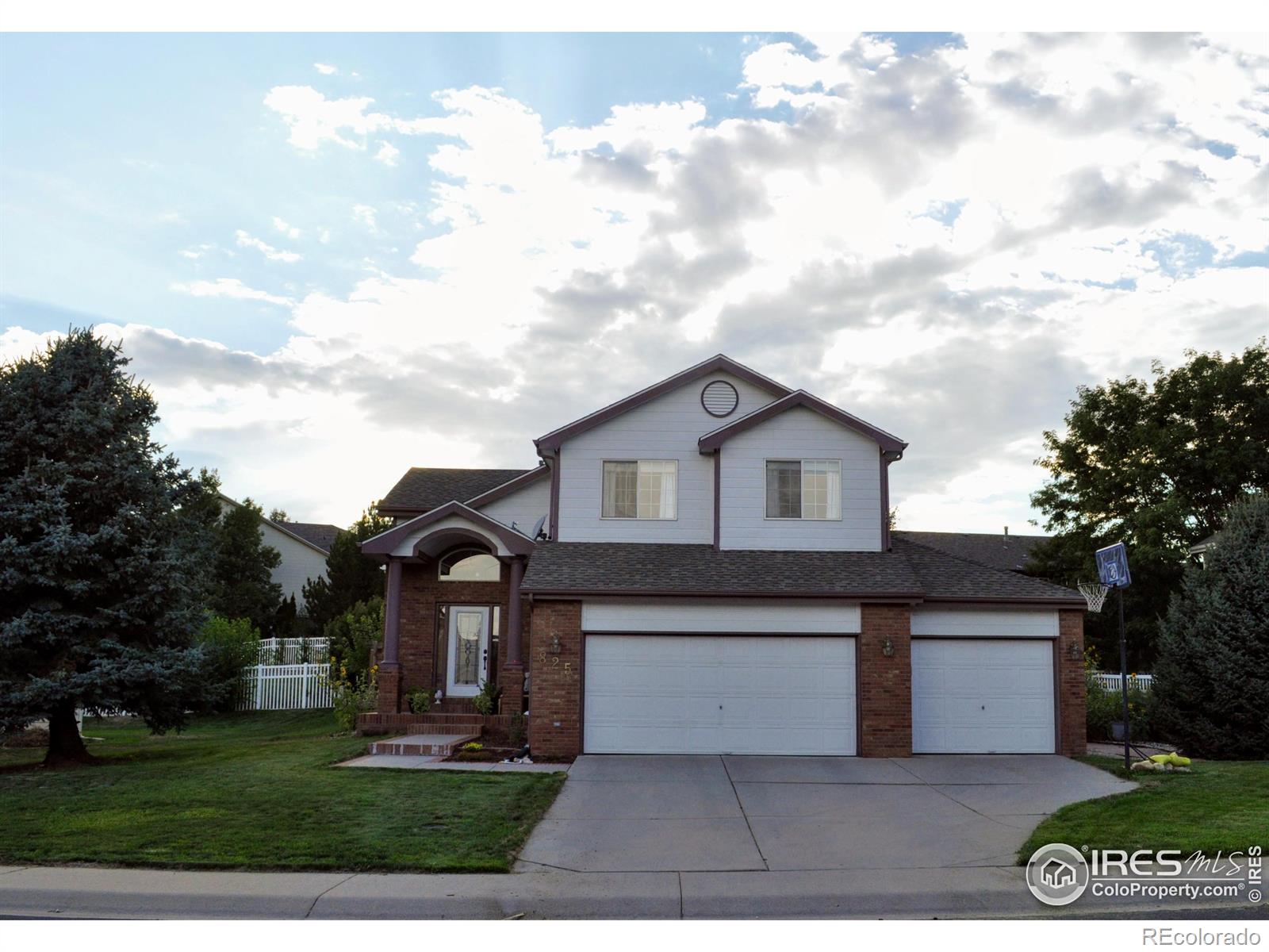 825  52nd Avenue, greeley MLS: 4567891016056 Beds: 4 Baths: 4 Price: $485,000