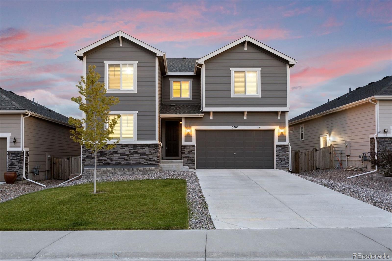 3702  White Rose Loop, castle rock MLS: 4989967 Beds: 4 Baths: 3 Price: $729,000