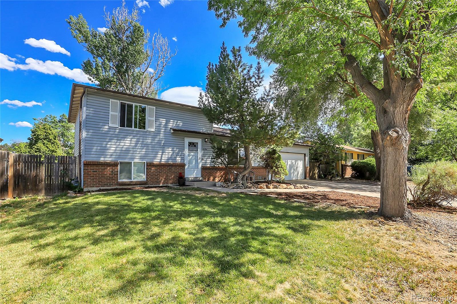 3194 s helena street, Aurora sold home. Closed on 2024-10-21 for $445,000.