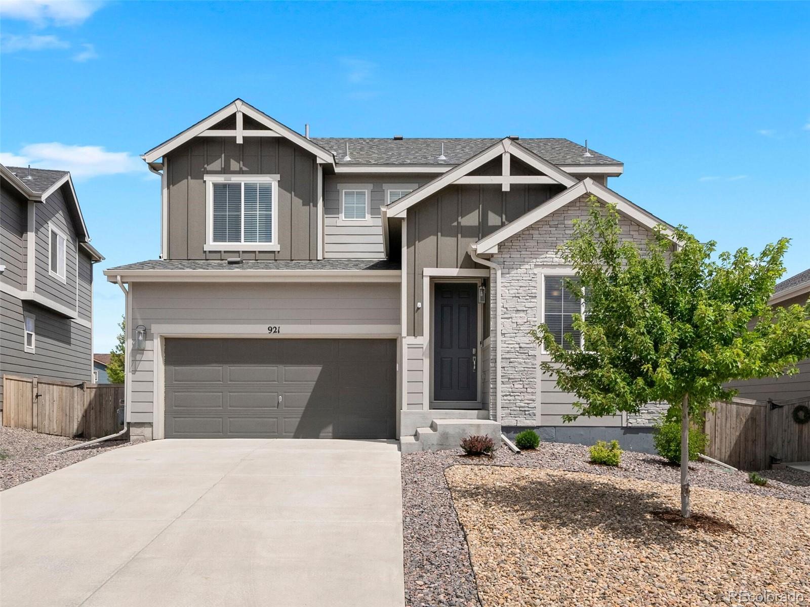 921  White Leaf Circle, castle rock MLS: 4488156 Beds: 3 Baths: 3 Price: $670,000