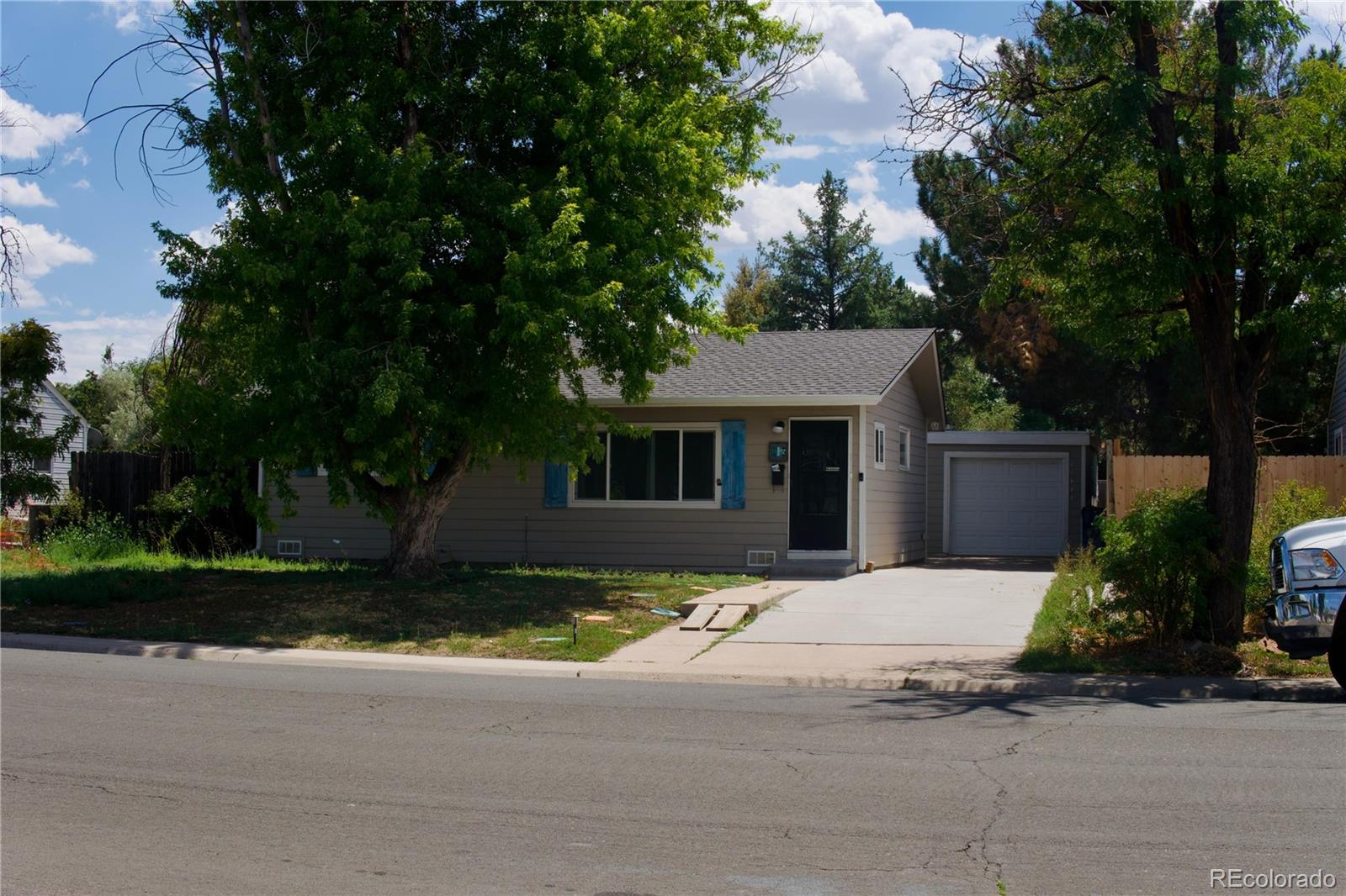 11692 E 7th Avenue, aurora MLS: 2340978 Beds: 3 Baths: 2 Price: $380,000