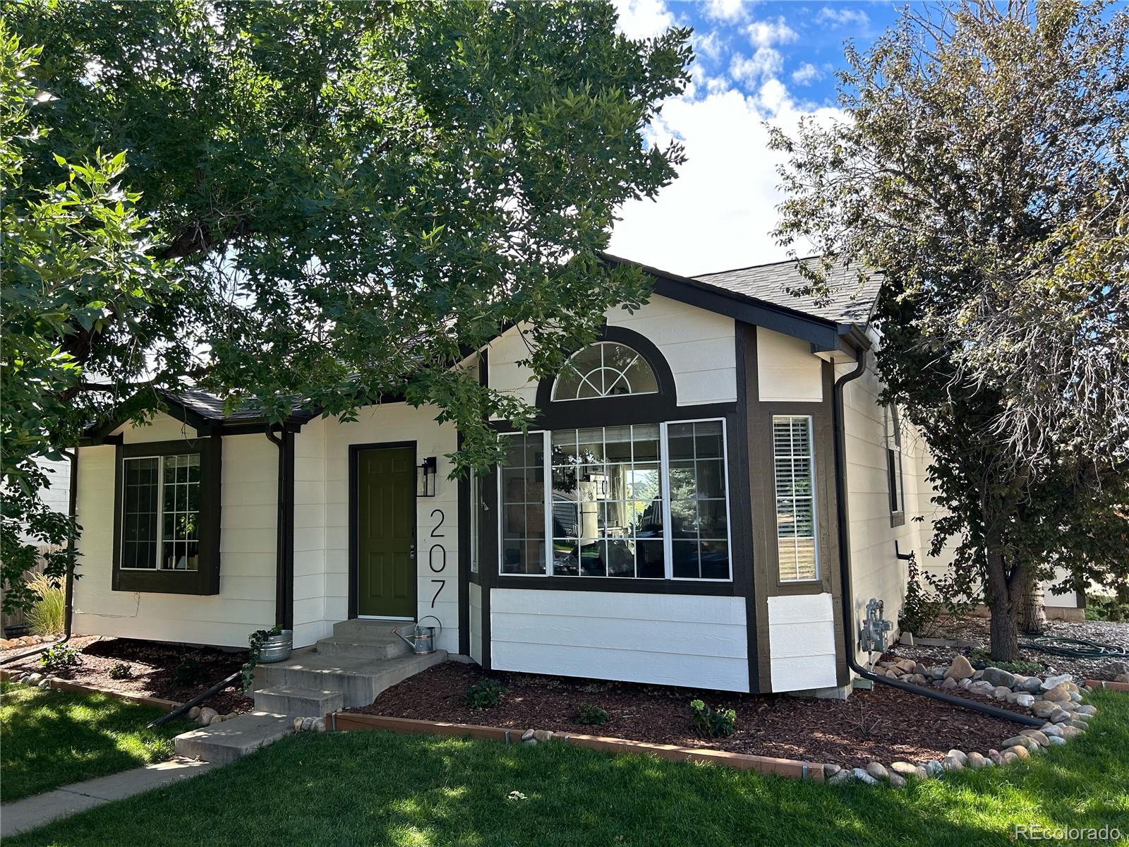 207 S QUICKSILVER Avenue, castle rock MLS: 7947915 Beds: 2 Baths: 1 Price: $425,000