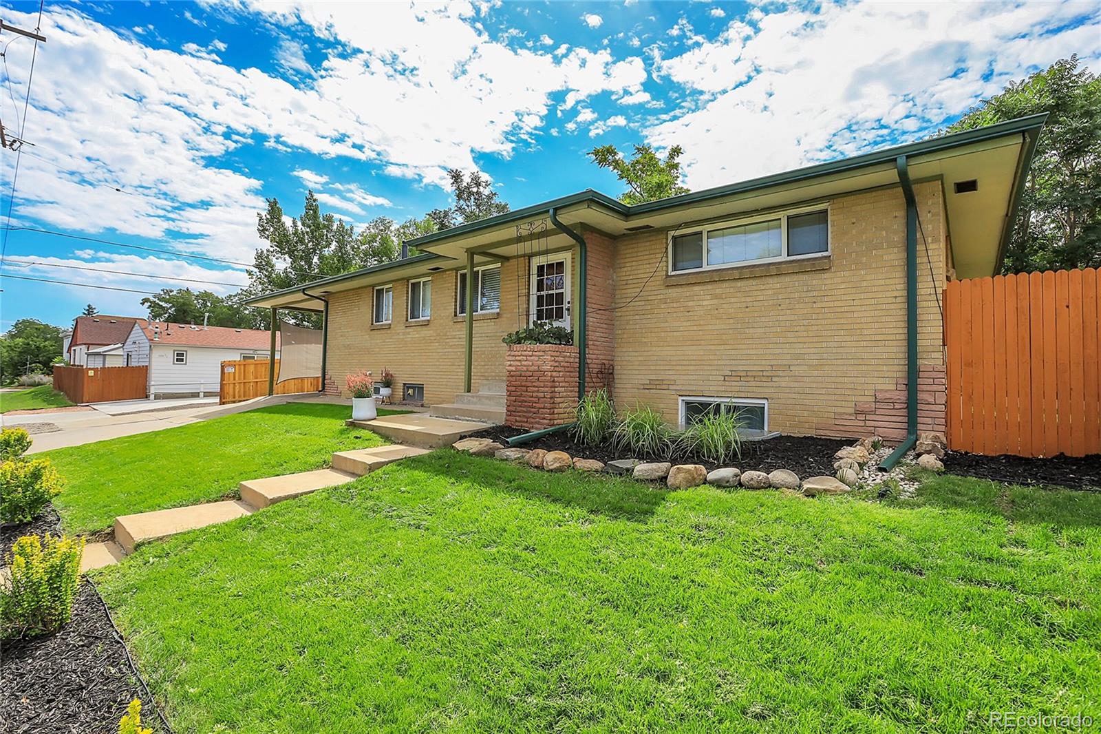 7300 e 14th avenue, Denver sold home. Closed on 2024-10-10 for $630,000.