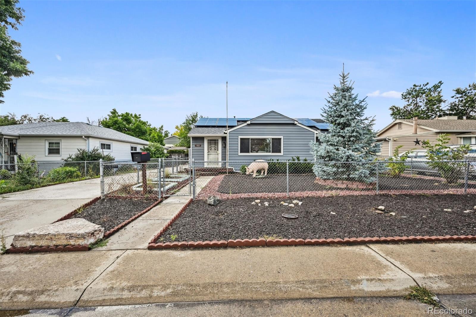 1461 s perry street, Denver sold home. Closed on 2024-11-15 for $460,000.