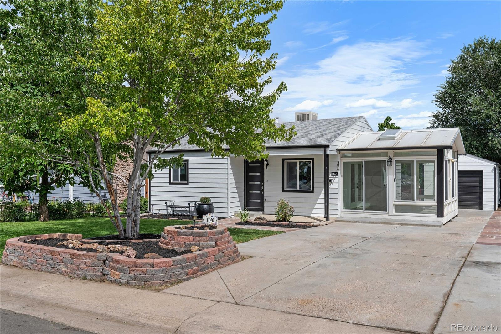 1140 s perry street, Denver sold home. Closed on 2024-09-30 for $445,000.