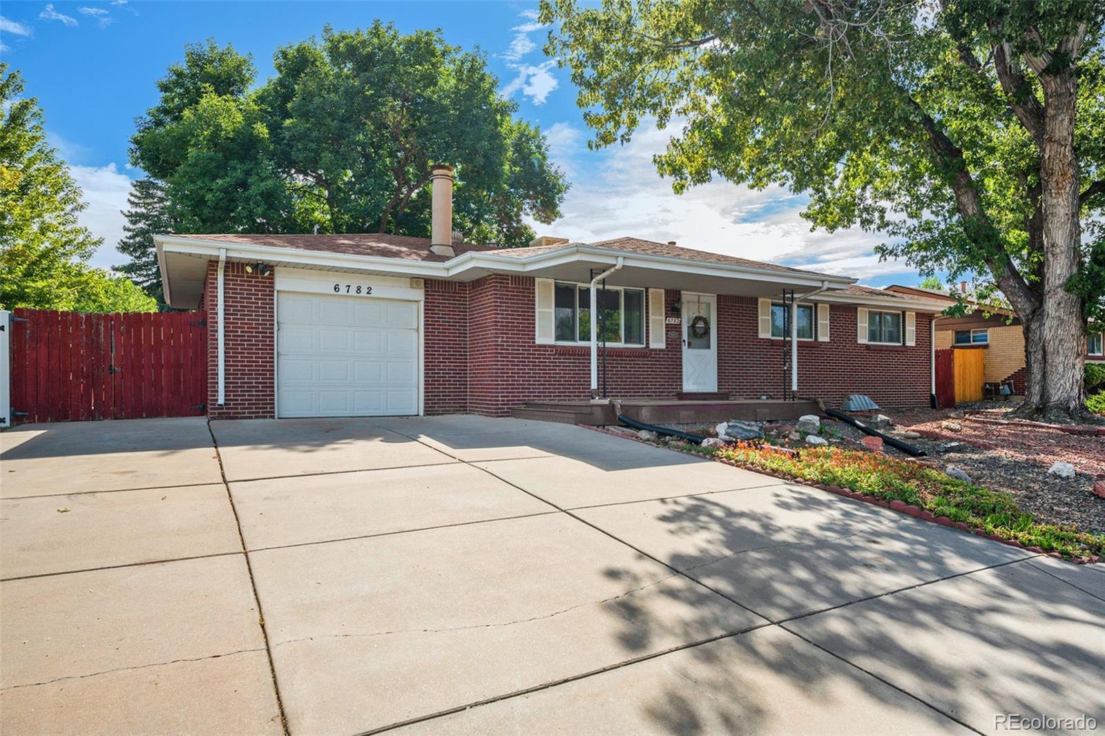 6782  Harlan Street, arvada MLS: 4553079 Beds: 4 Baths: 3 Price: $575,000