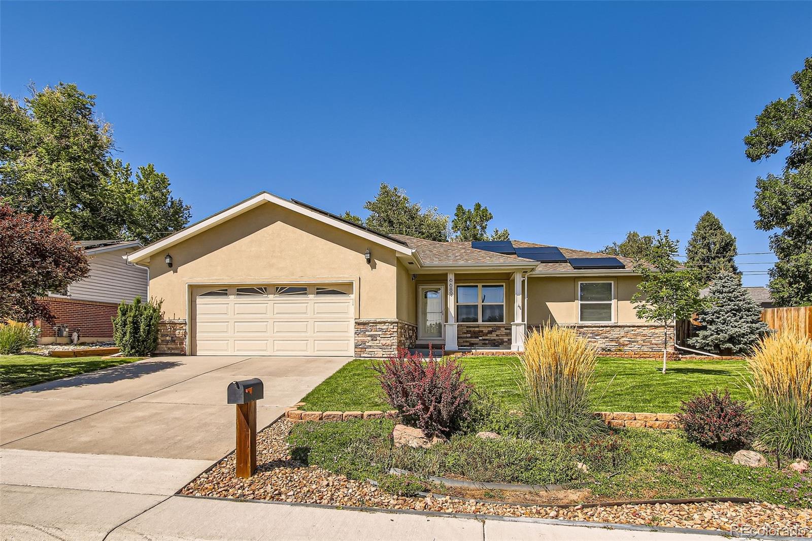 6689 W 70th Avenue, arvada MLS: 1871609 Beds: 5 Baths: 4 Price: $850,000