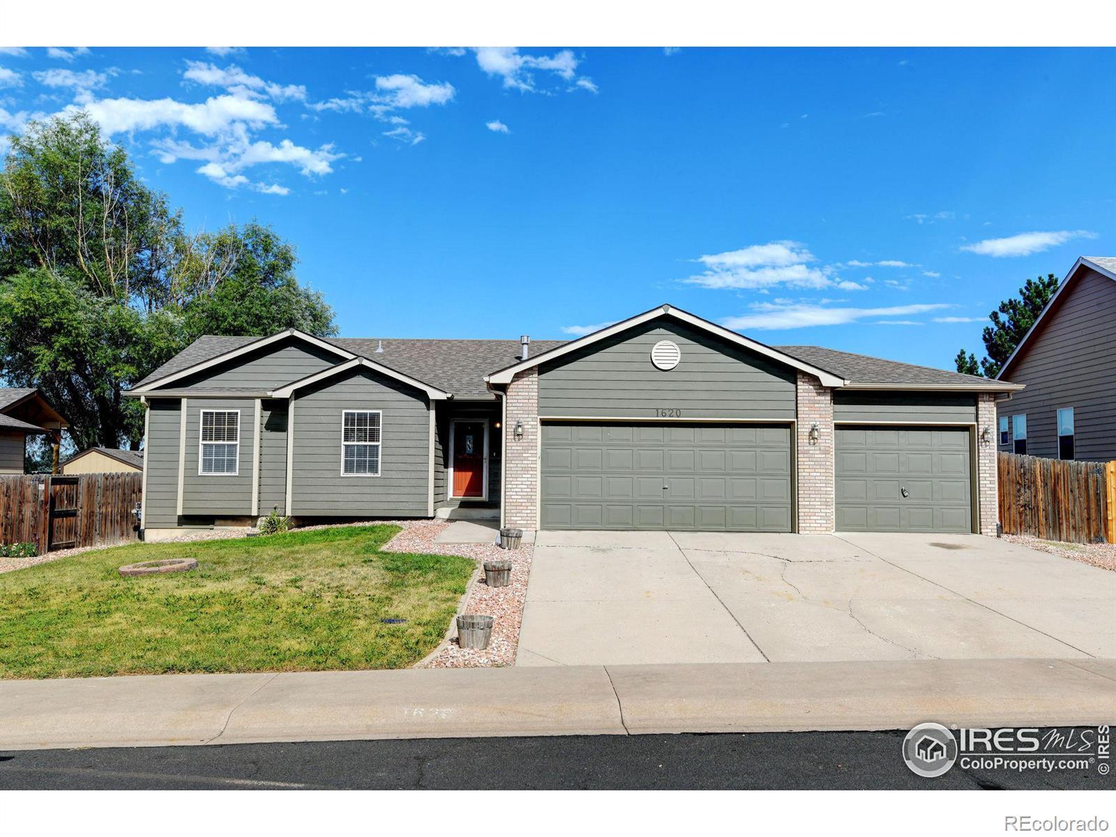 1620  51st Avenue, greeley MLS: 4567891017096 Beds: 3 Baths: 2 Price: $430,000