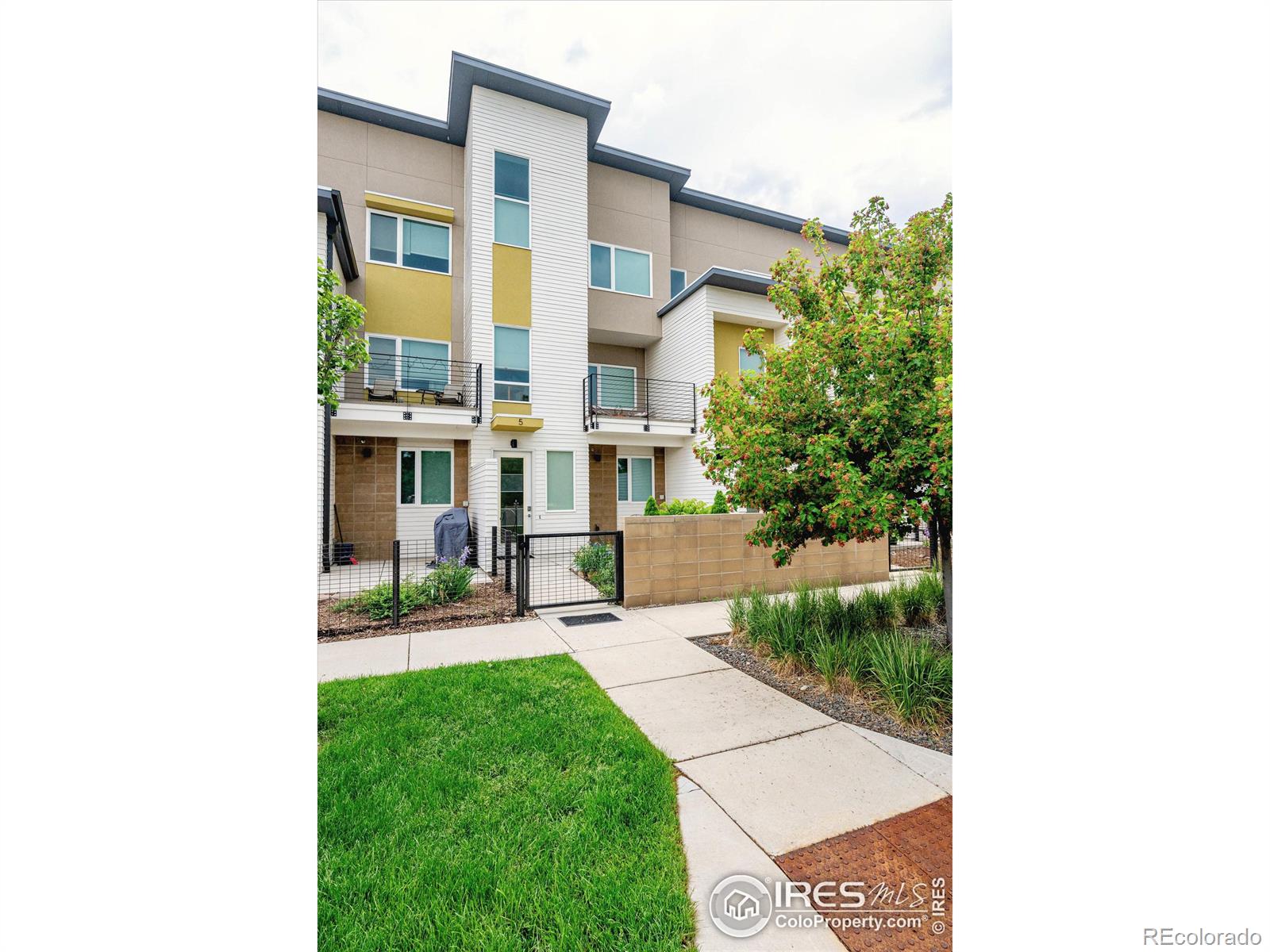 225  Green Leaf Street, fort collins MLS: 4567891017111 Beds: 2 Baths: 4 Price: $485,000